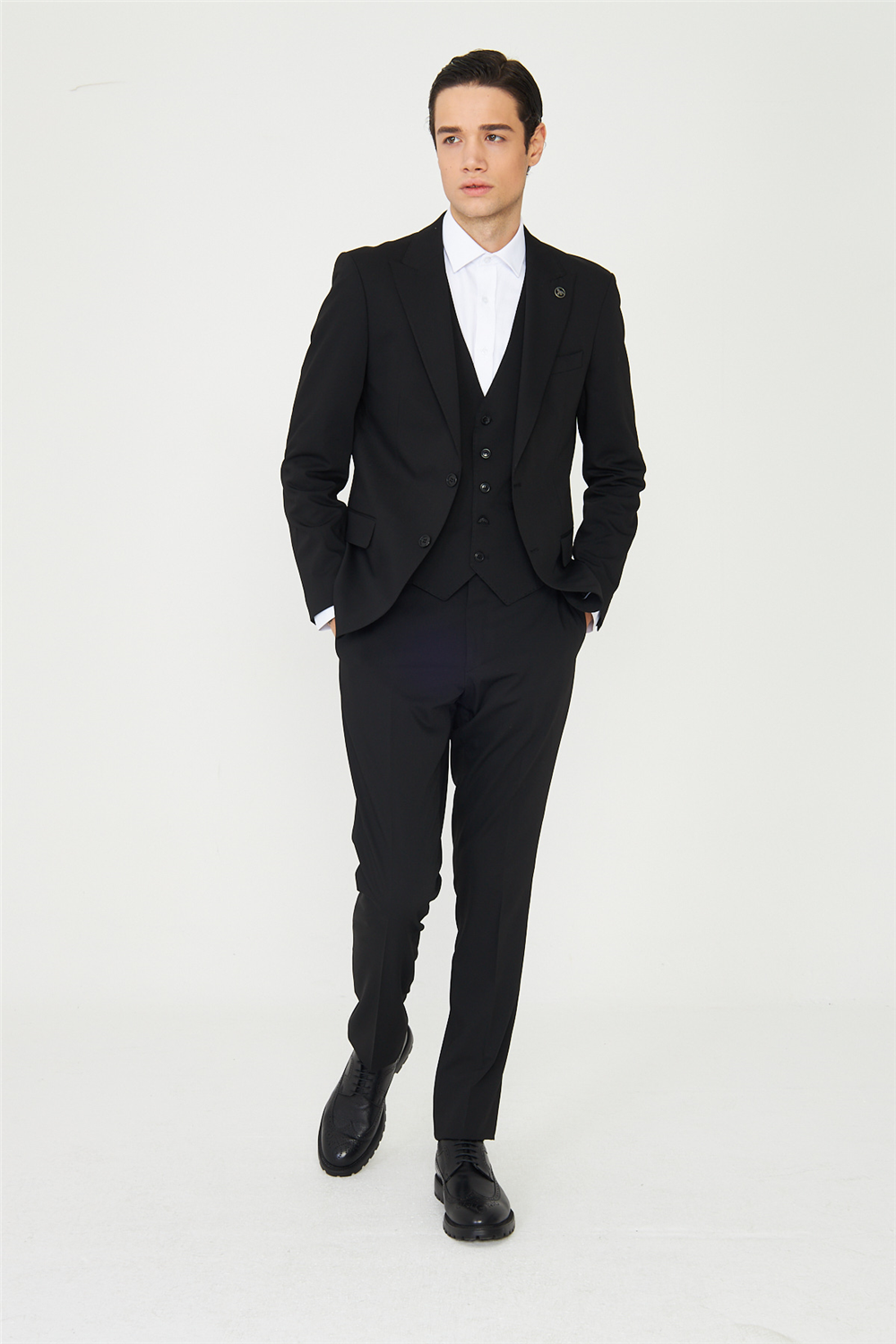 White StoneWHİTE STONE  2026-K  TY7777  DÜZ TAKIM  ELBİSE  133 KALIP REGULAR  SİYAH