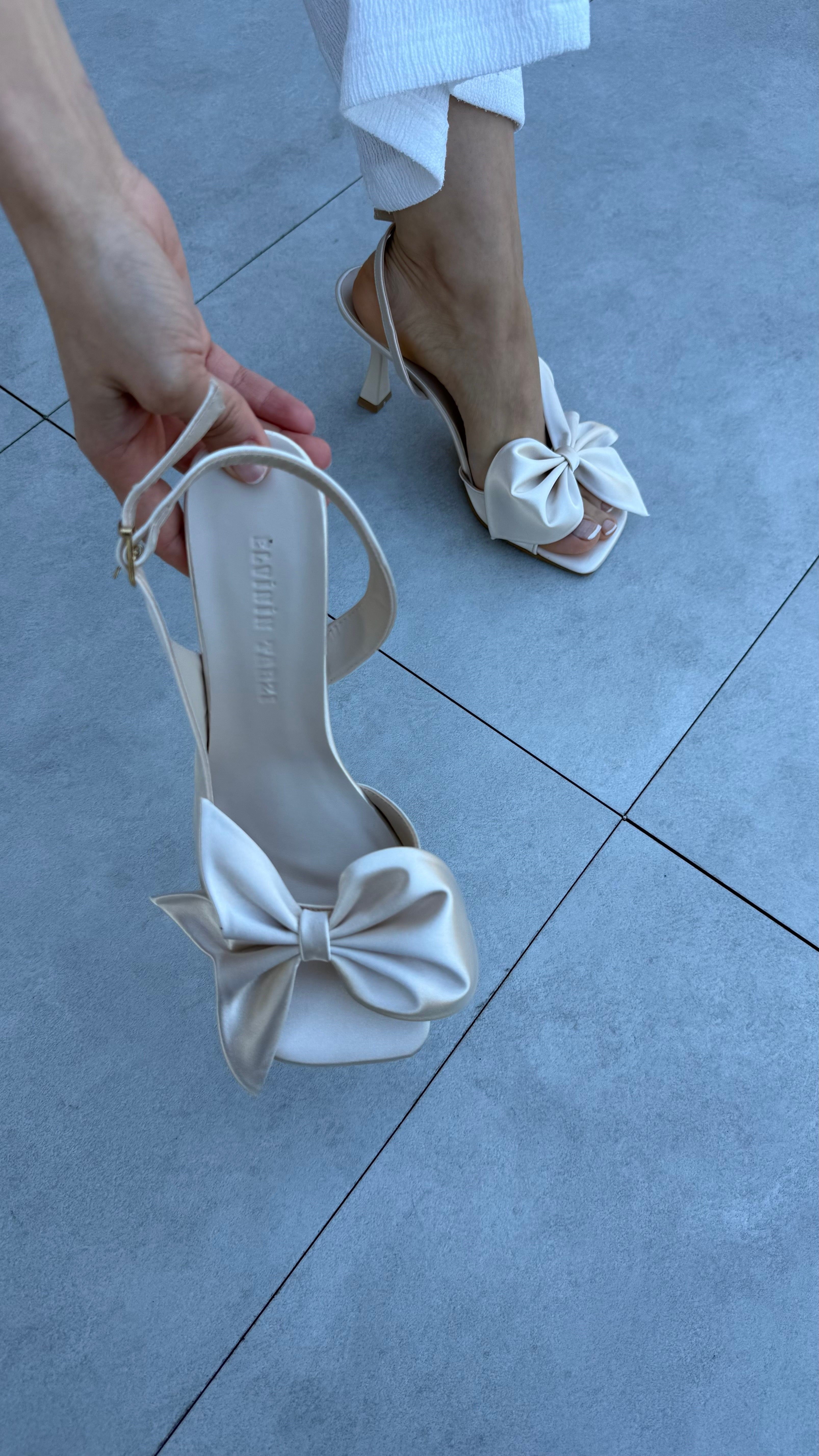 Cindy Bej Saten Fiyonk Detaylı Kadın Topuklu Ayakkabı