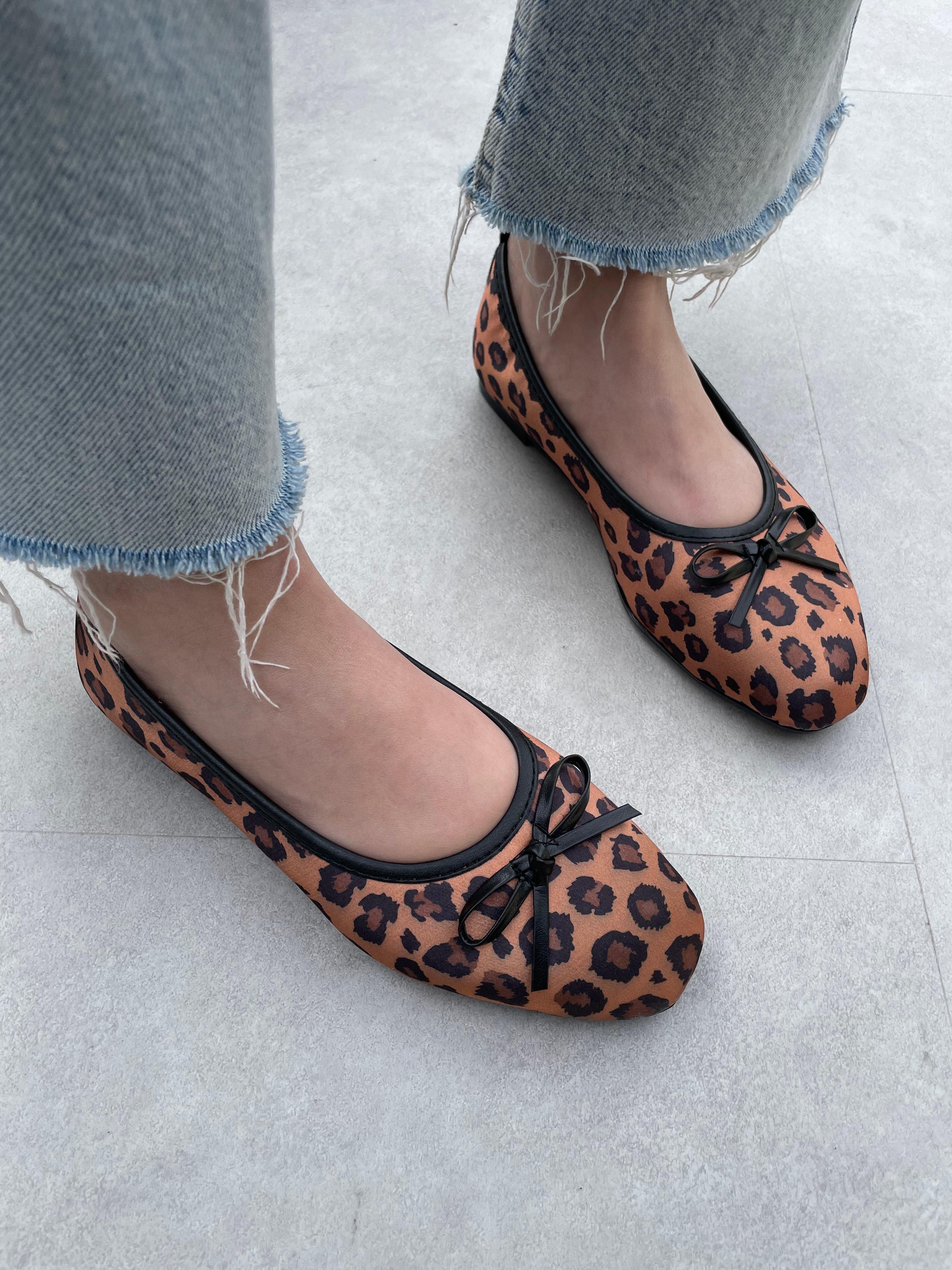 Esse Fiyonk Detaylı Taba Leopar Babet Ayakkabı