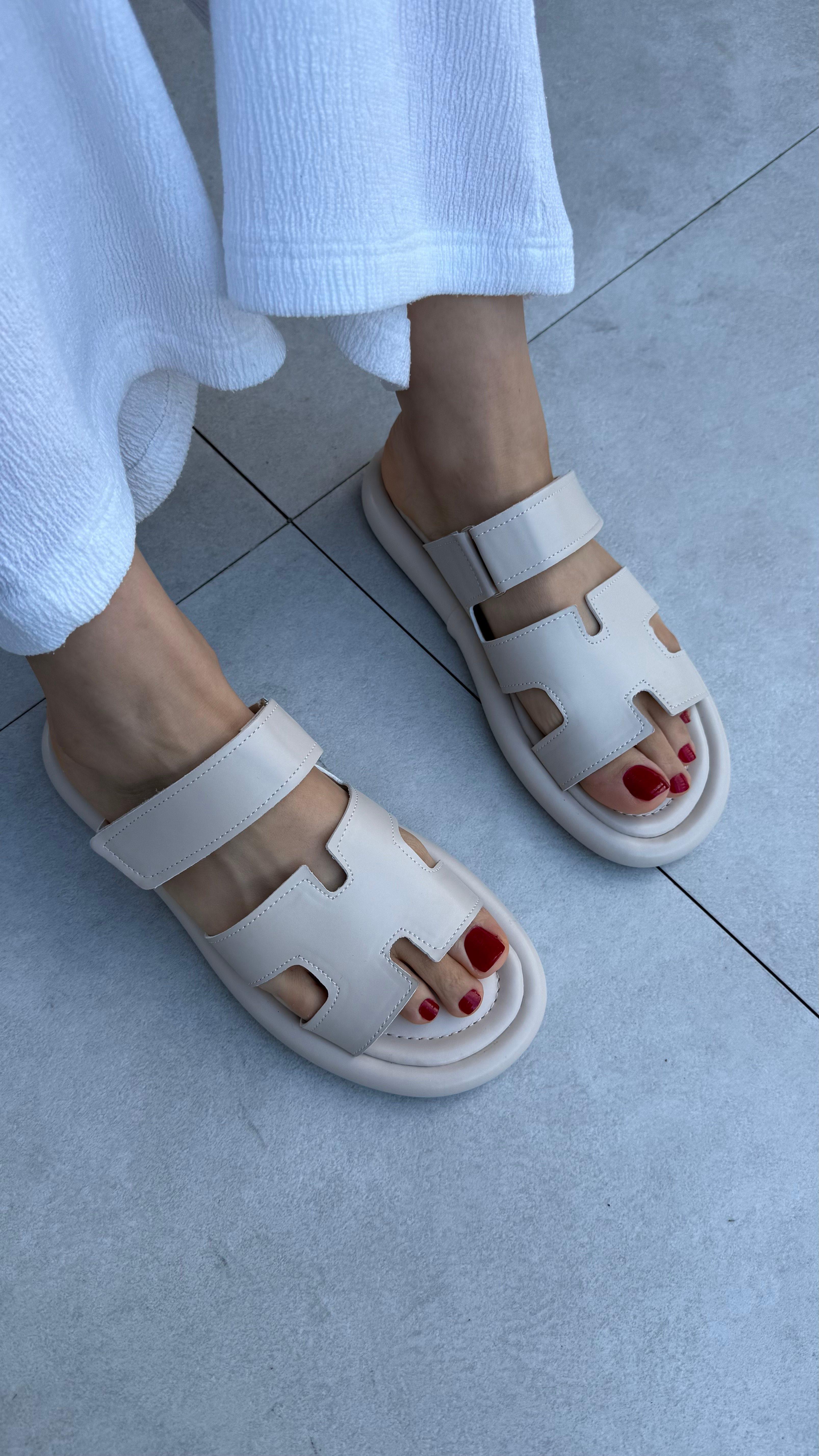 HESSA BEJ CİLT CIRTLI SANDALET