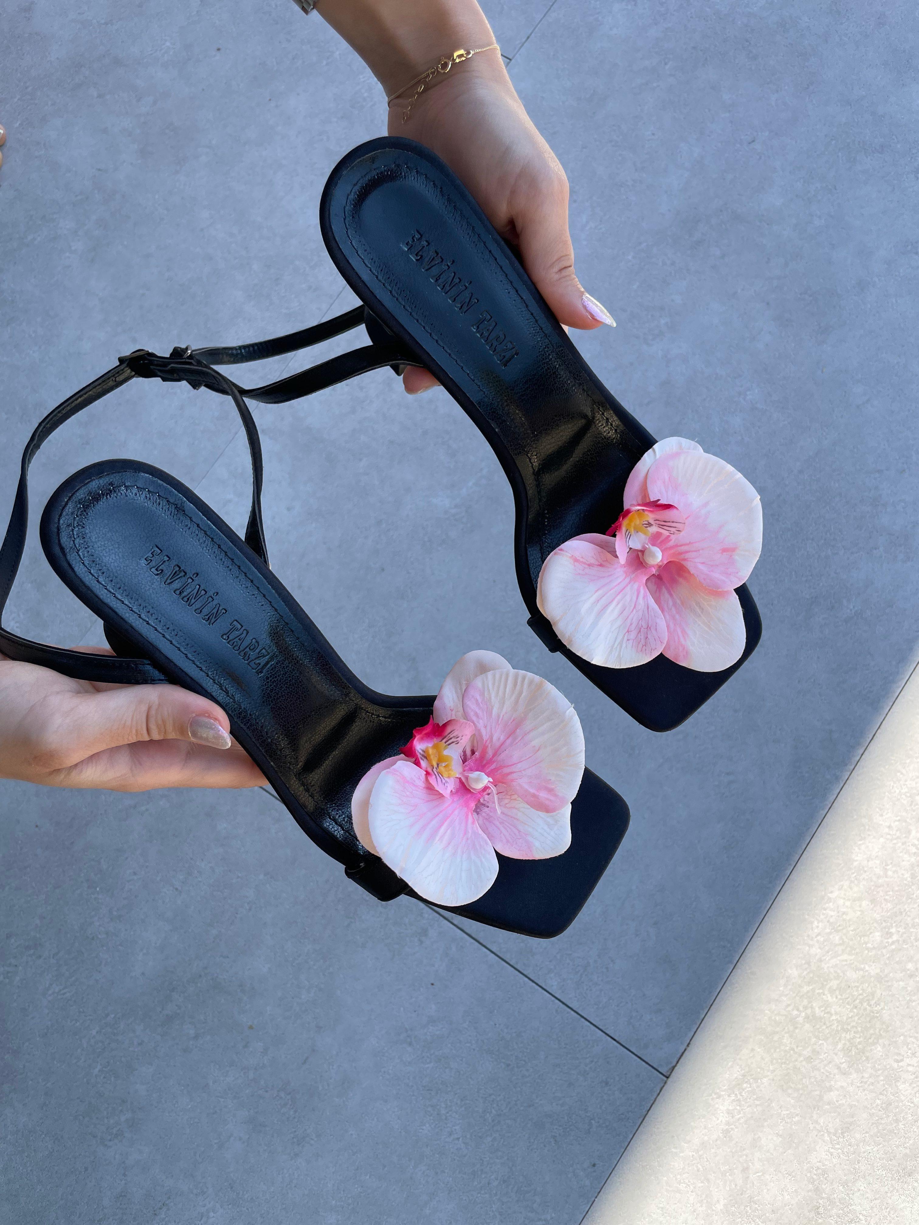 Lotus Siyah Saten Krem Renk Çiçek Detaylı Kadın Ayakkabı