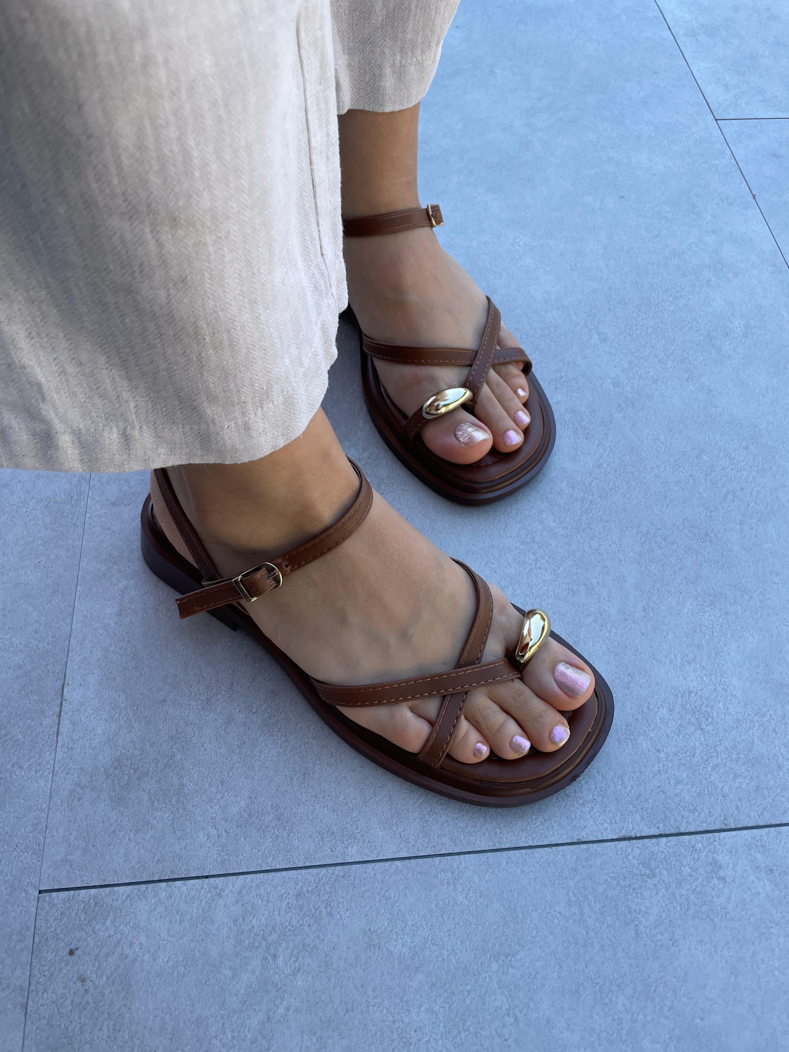 Mila Aksesuar Detaylı Sandalet ( Taba )