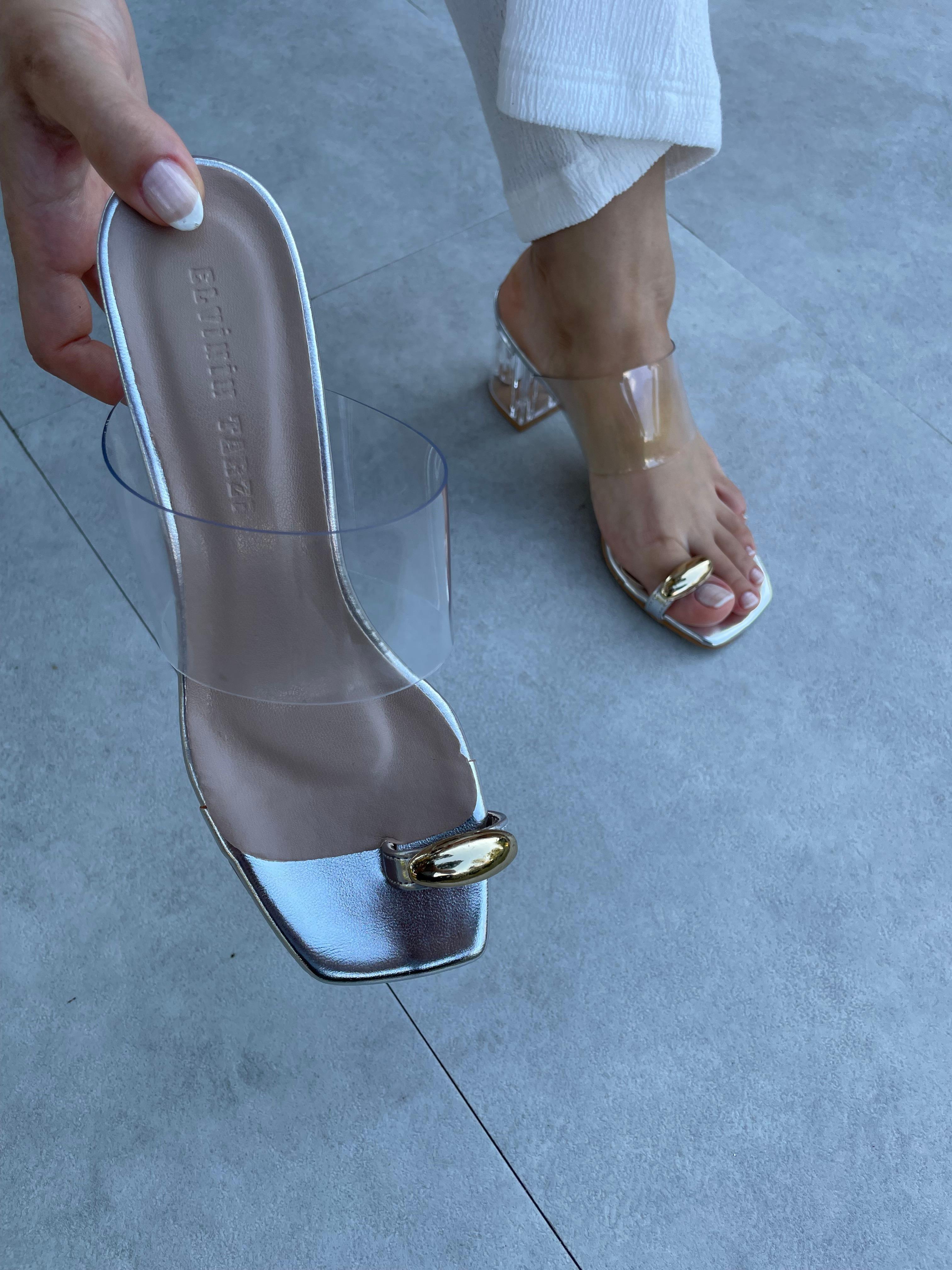 Nia Platin Renk Şeffaf Topuklu Şeffaf Bantlı Terlik