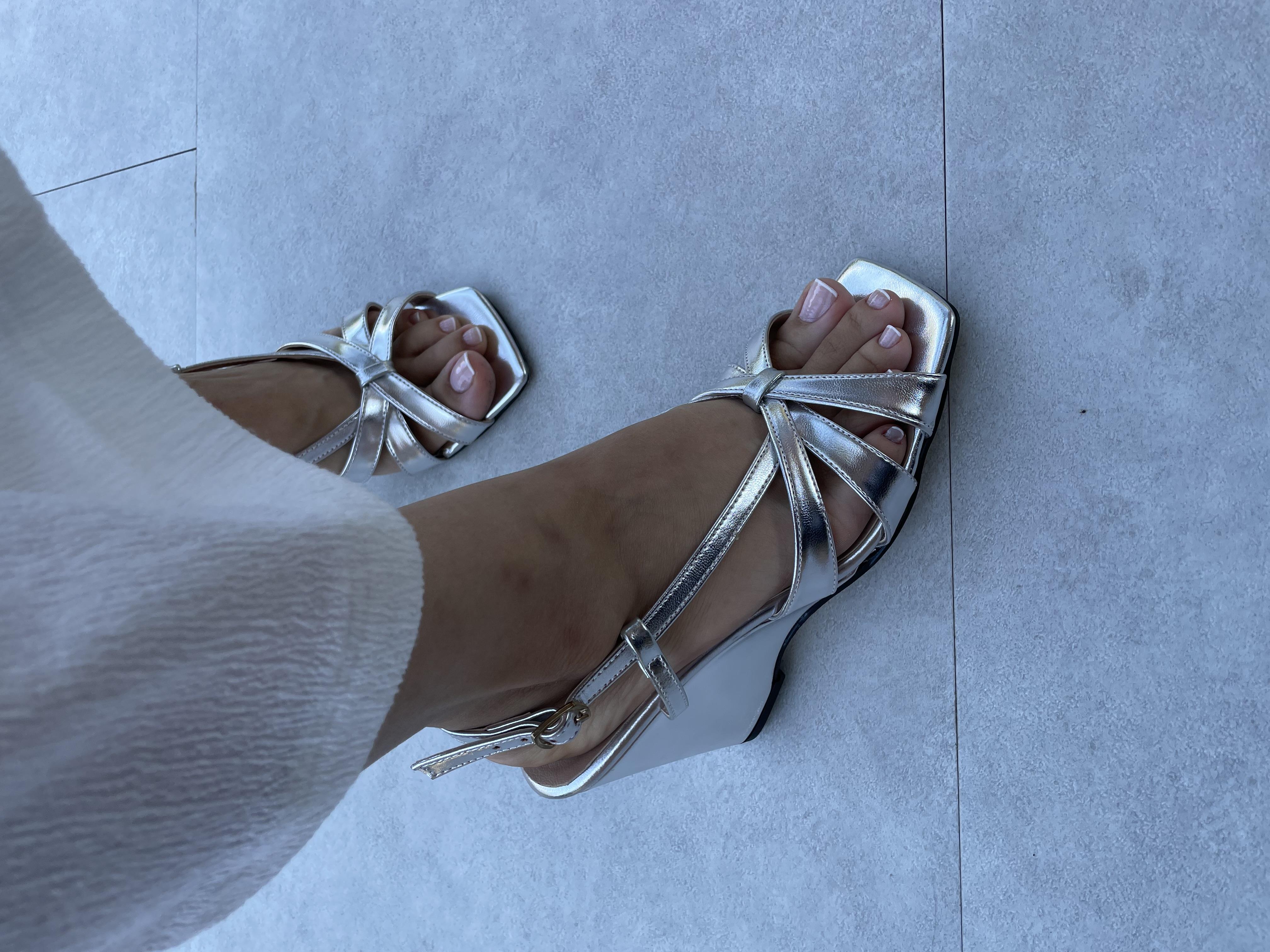 Sesta Platin Renk Çapraz Bantlı Platformlu Topuklu Ayakkabı