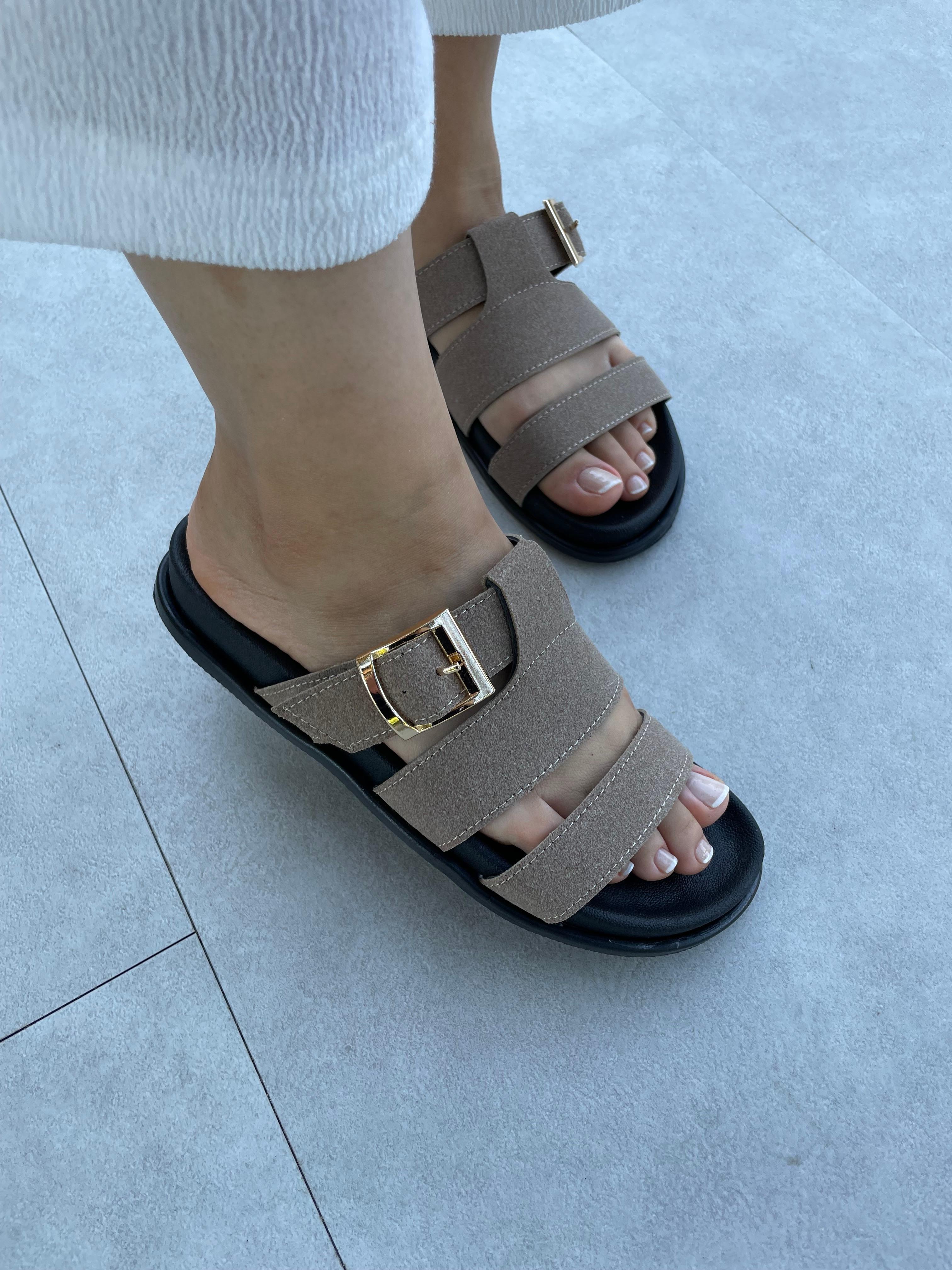 Tina Camel Süet Toka Detaylı Terlik