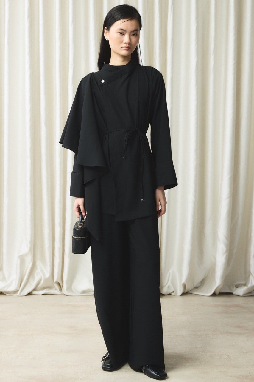 Ön Volanlı Gömlek - Siyah