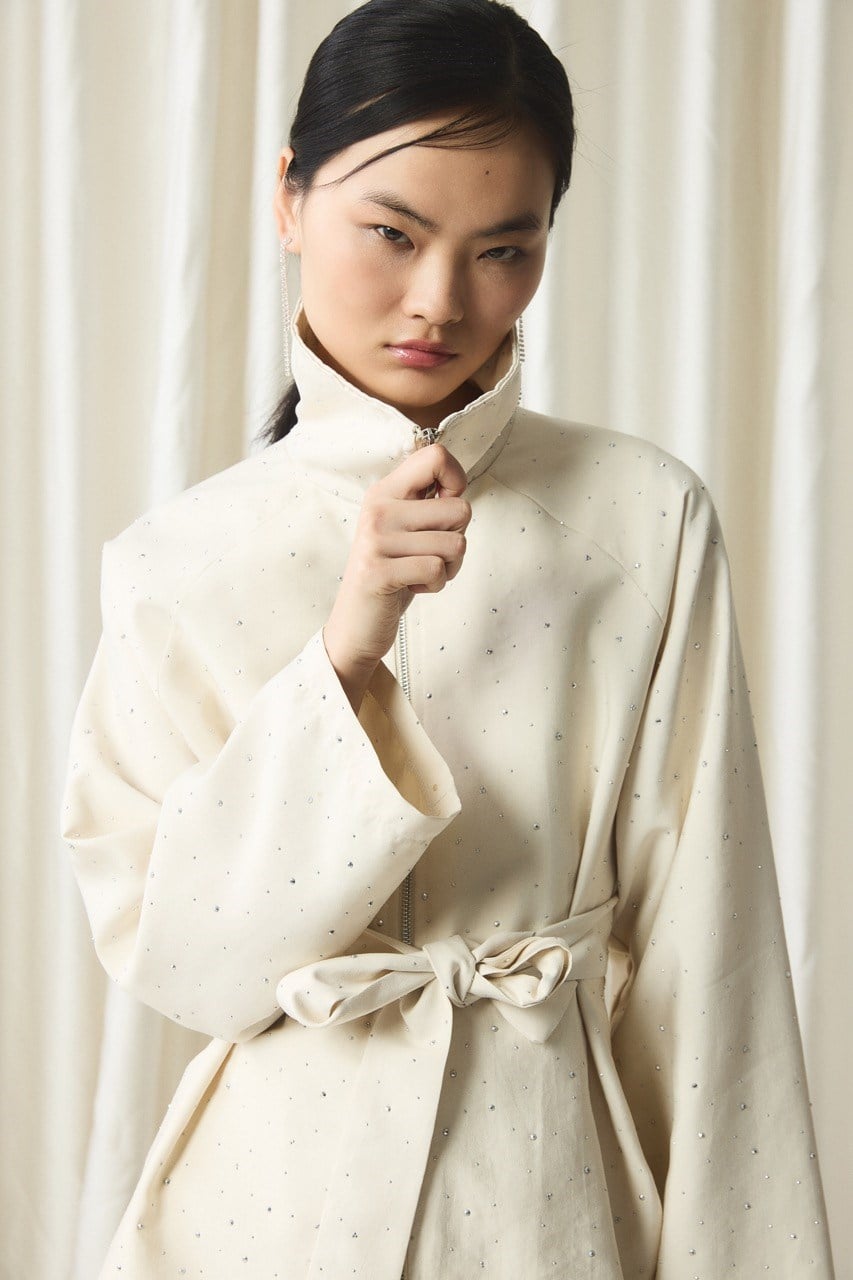 Taş Detaylı Pelerinli Ceket - Bej