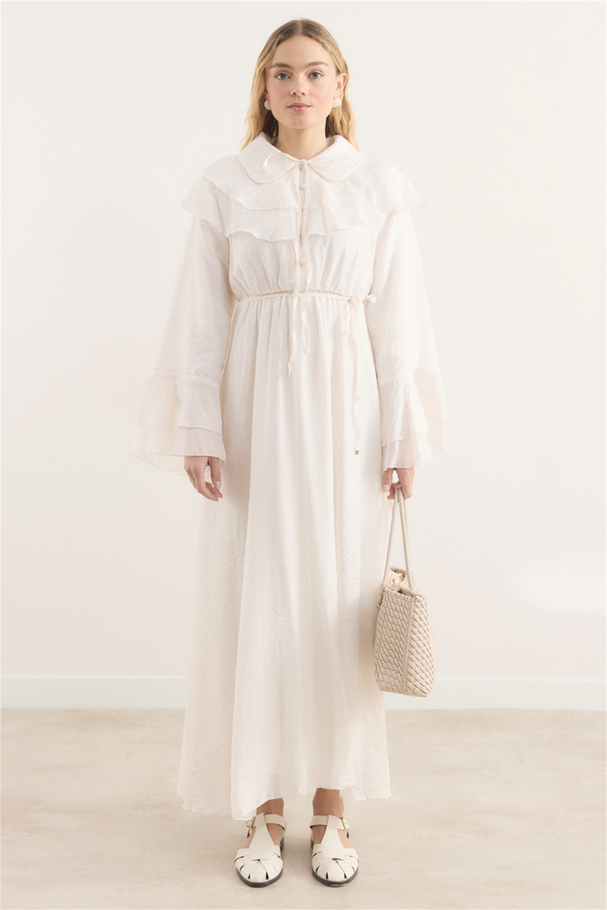 Amira Omuzdan Volanlı Elbise - Ekru