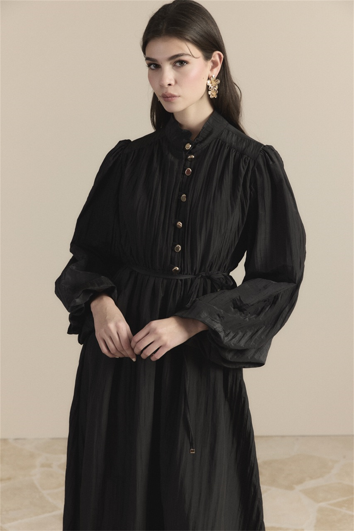 Asimetrik Fırfırlı Pilise Elbise - Siyah