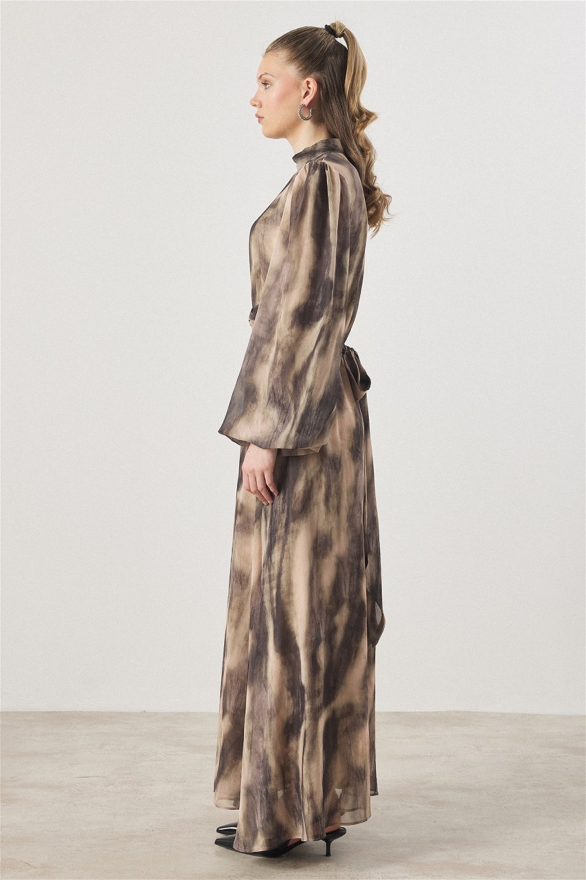 Bel Bağlama Detaylı Yoryo Şifon Baskılı Elbise - Haki