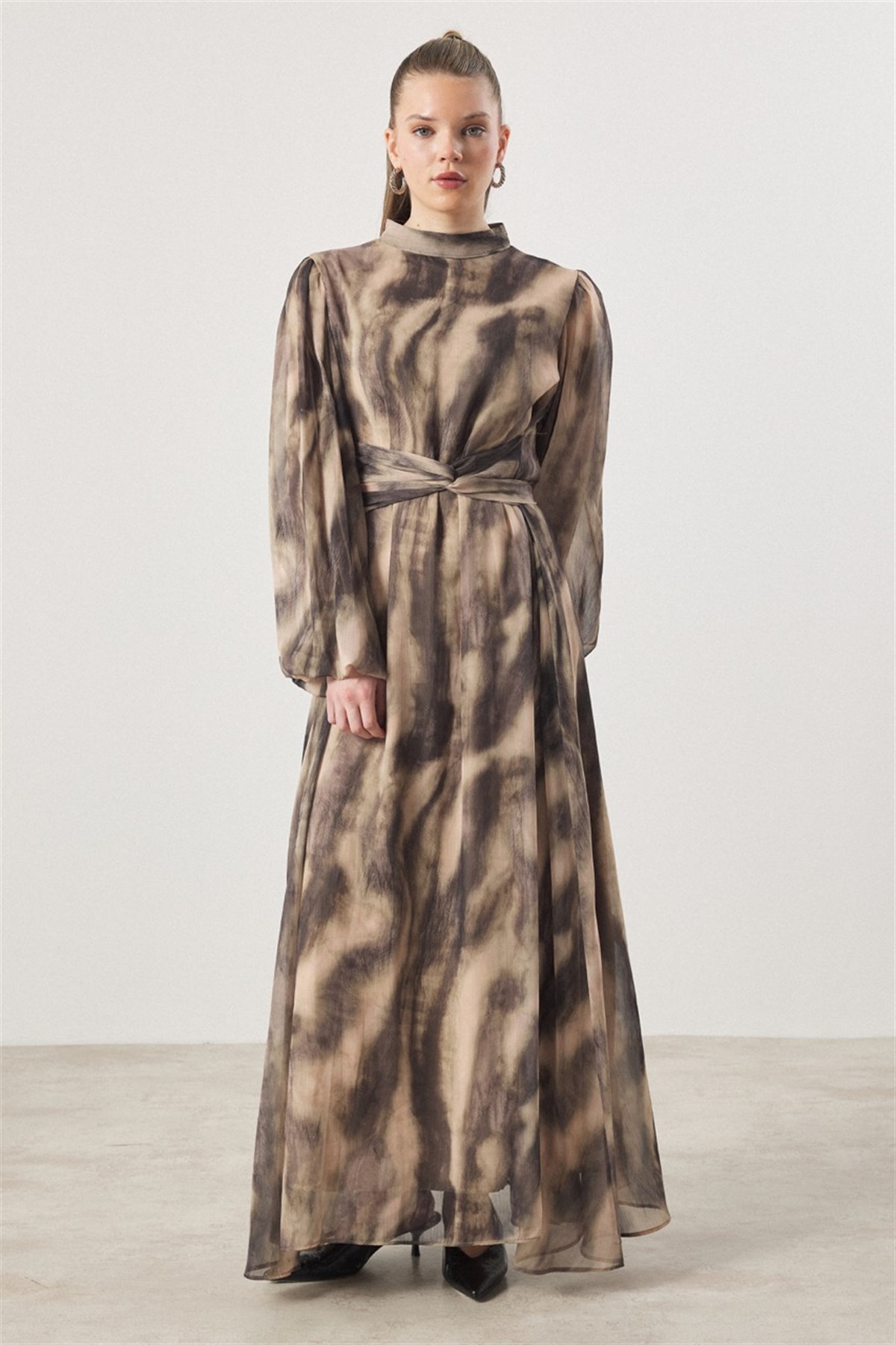 Bel Bağlama Detaylı Yoryo Şifon Baskılı Elbise - Haki