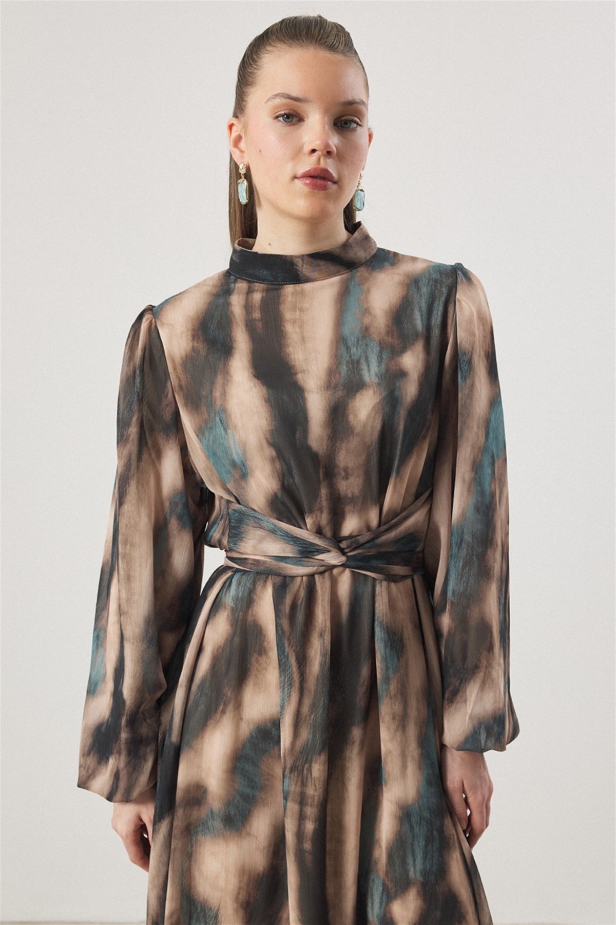 Bel Bağlama Detaylı Yoryo Şifon Baskılı Elbise - Turkuaz