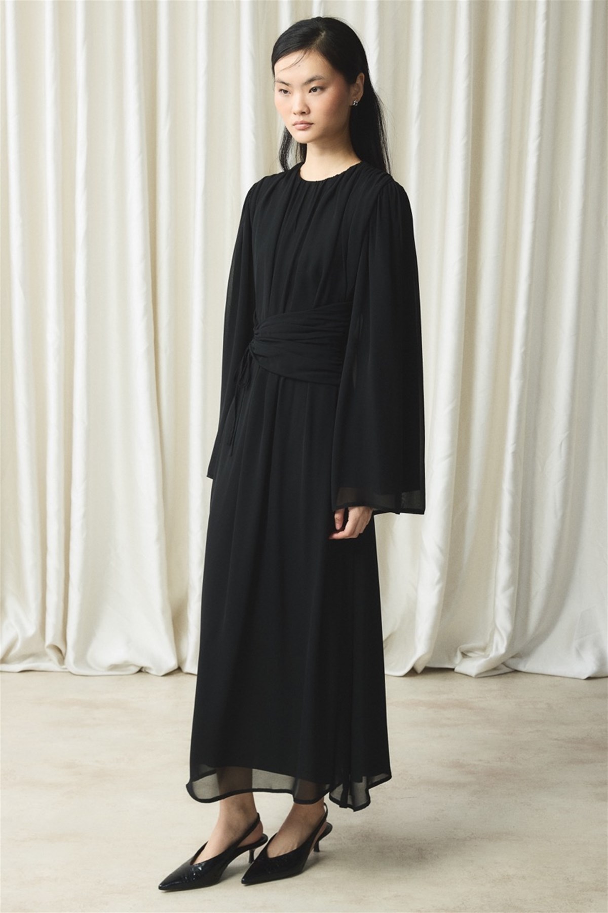 Bel Büzgülü Şifon Elbise - Siyah