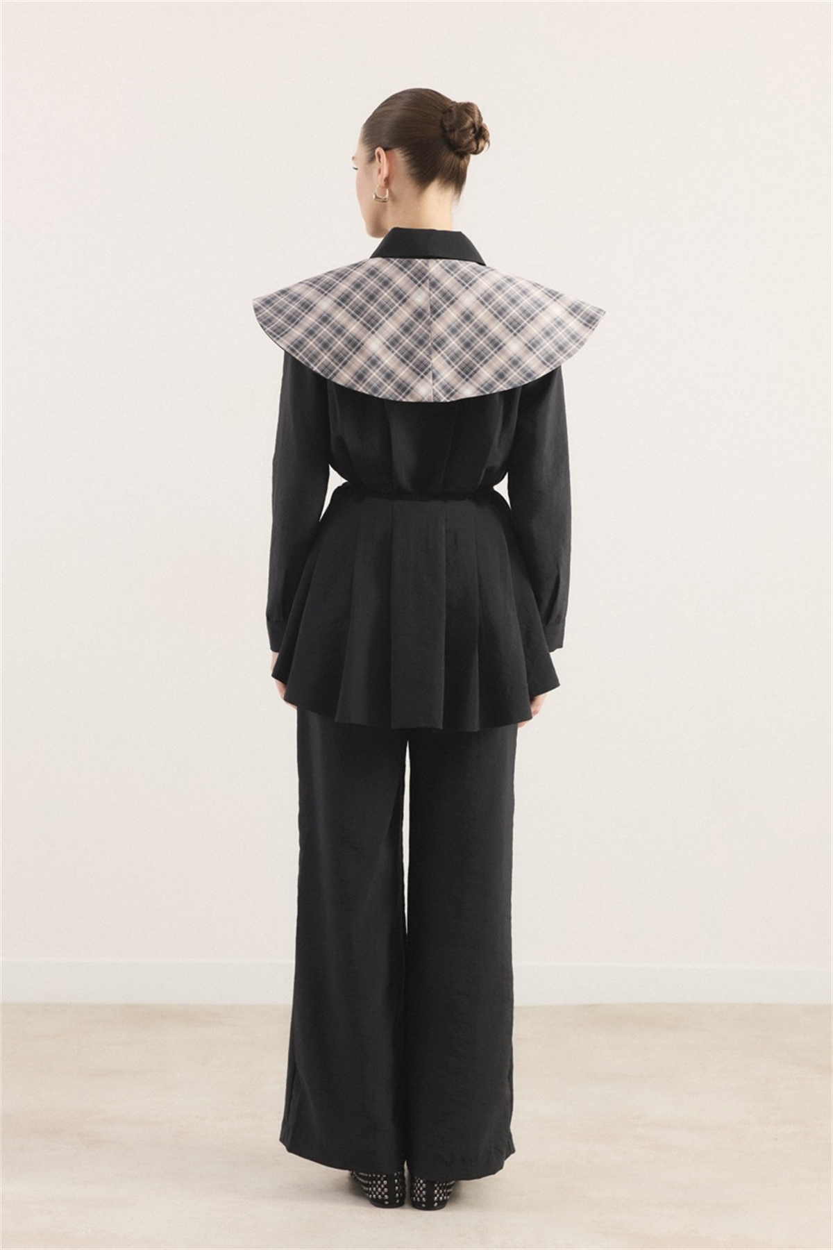 Bel Pileli Geniş Yakalı Ekose Takım - Siyah