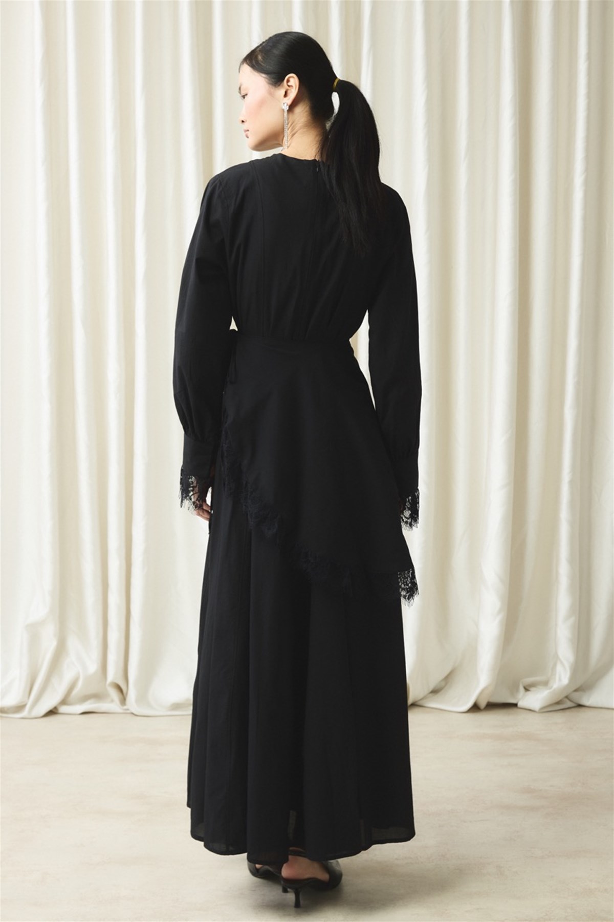 Belden Bağlama Detaylı Vual Elbise - Siyah