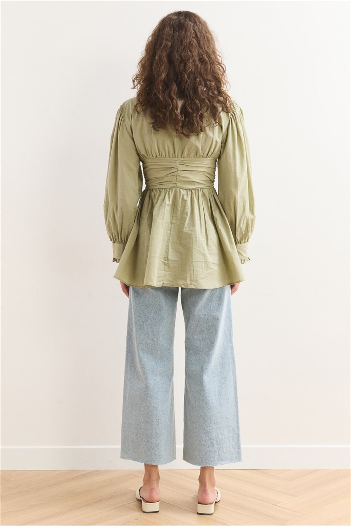 Belden Bağlamalı Pat Fırfırlı Gömlek - Çağla