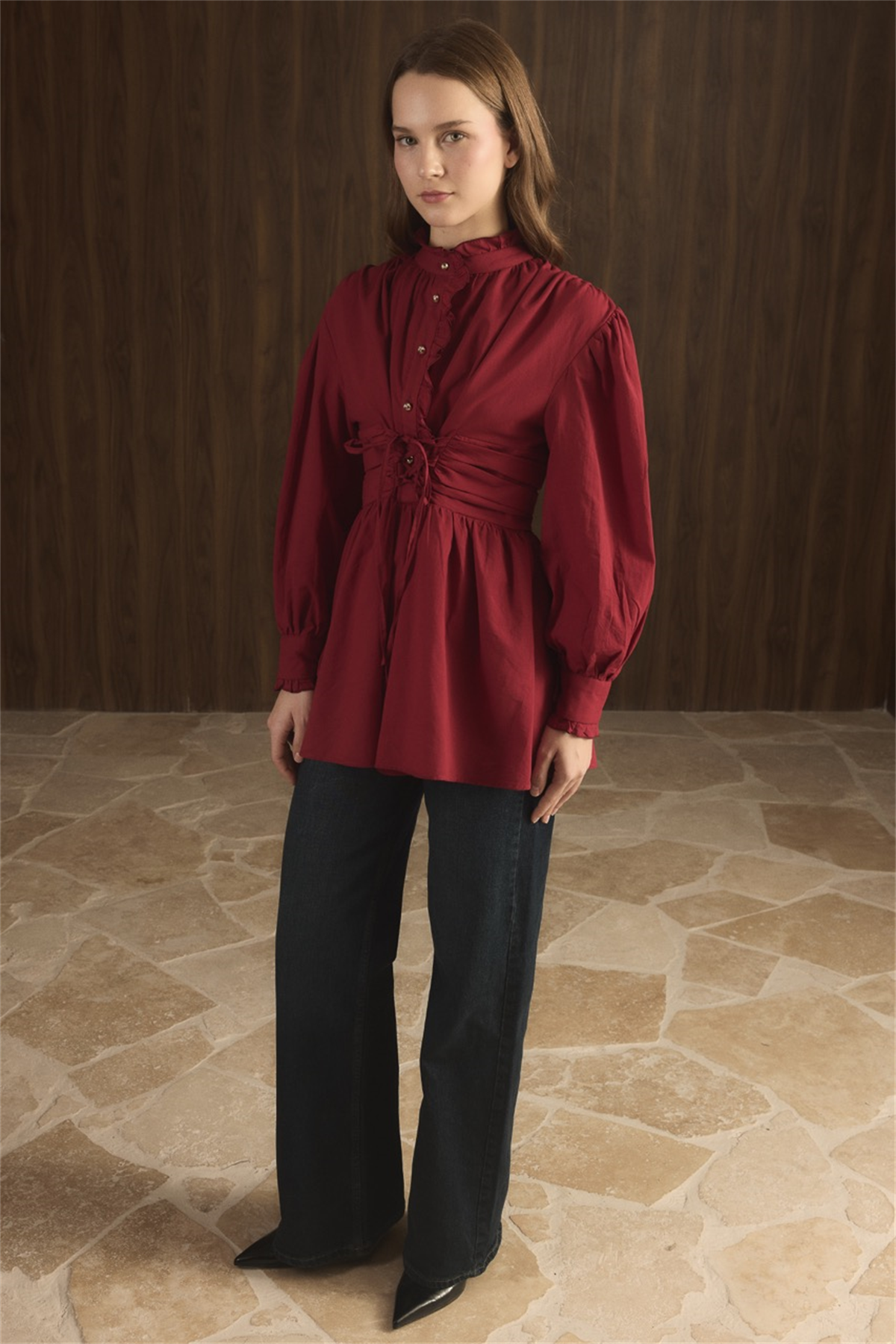 Belden Bağlamalı Pat Fırfırlı Gömlek - Kırmızı