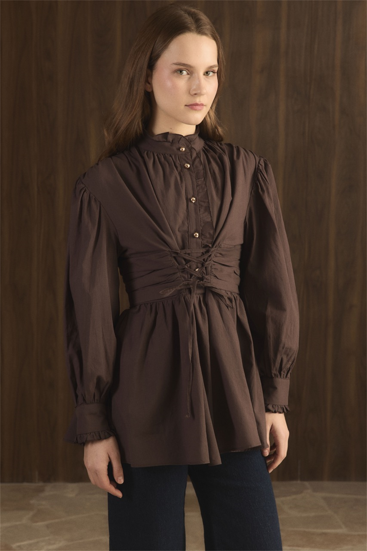 Belden Bağlamalı Pat Fırfırlı Gömlek - Kahve