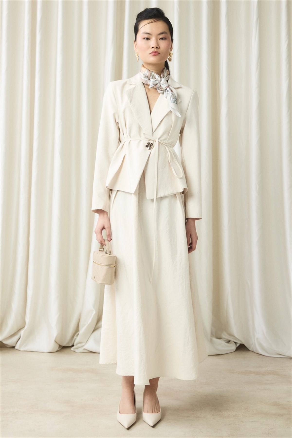 Belden Oturtmalı Ceketli Etek Takım - Bej