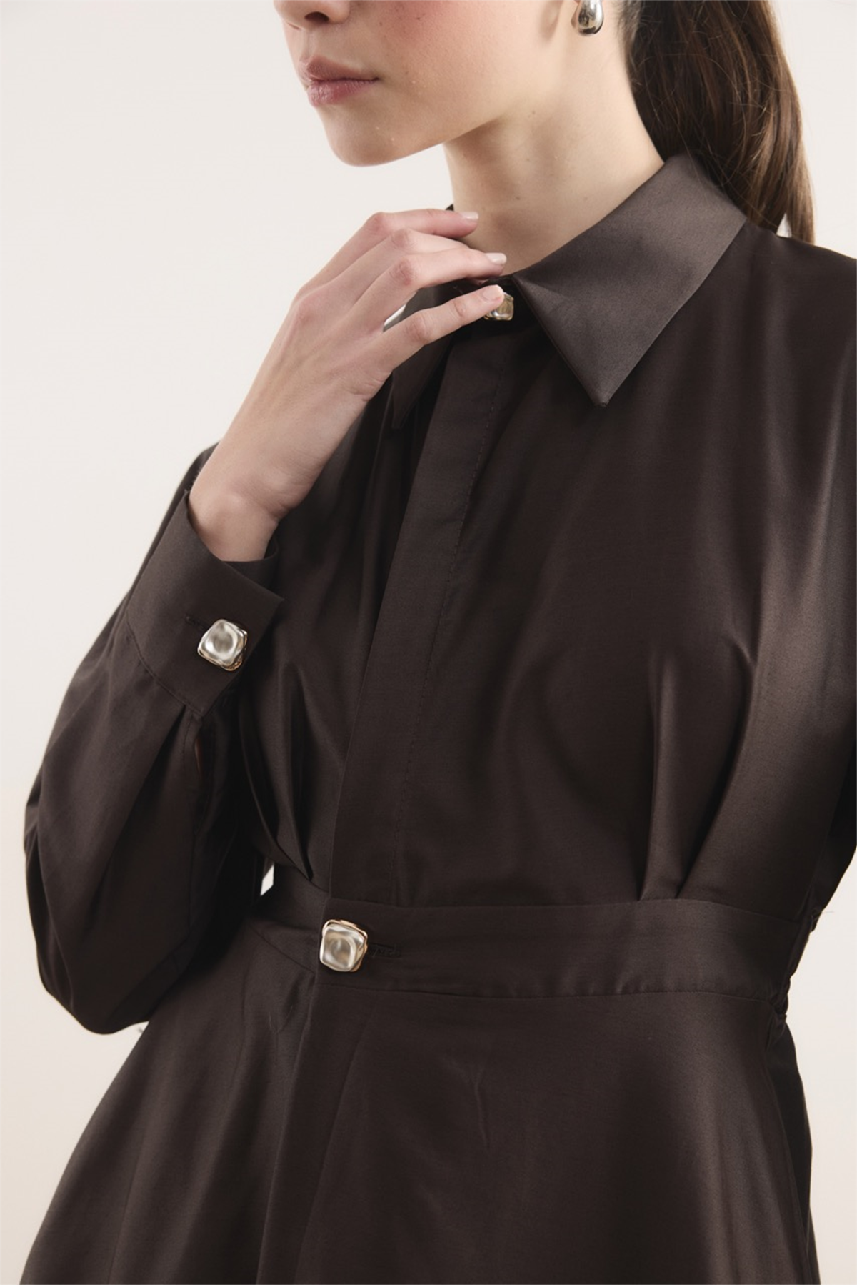 Belden Oturtmalı Compact Saten Elbise - Acı Kahve