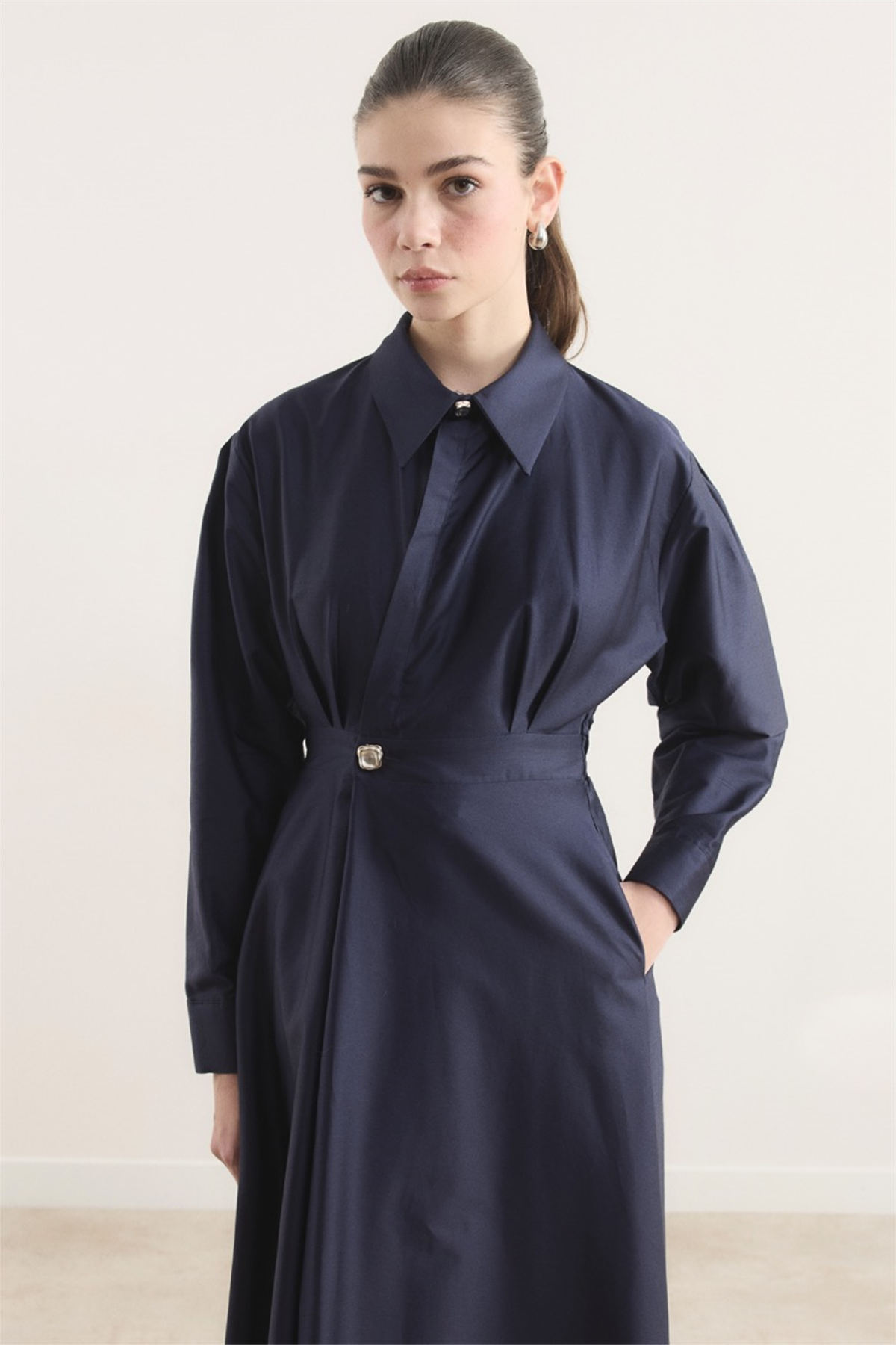 Belden Oturtmalı Compact Saten Elbise - Lacivert