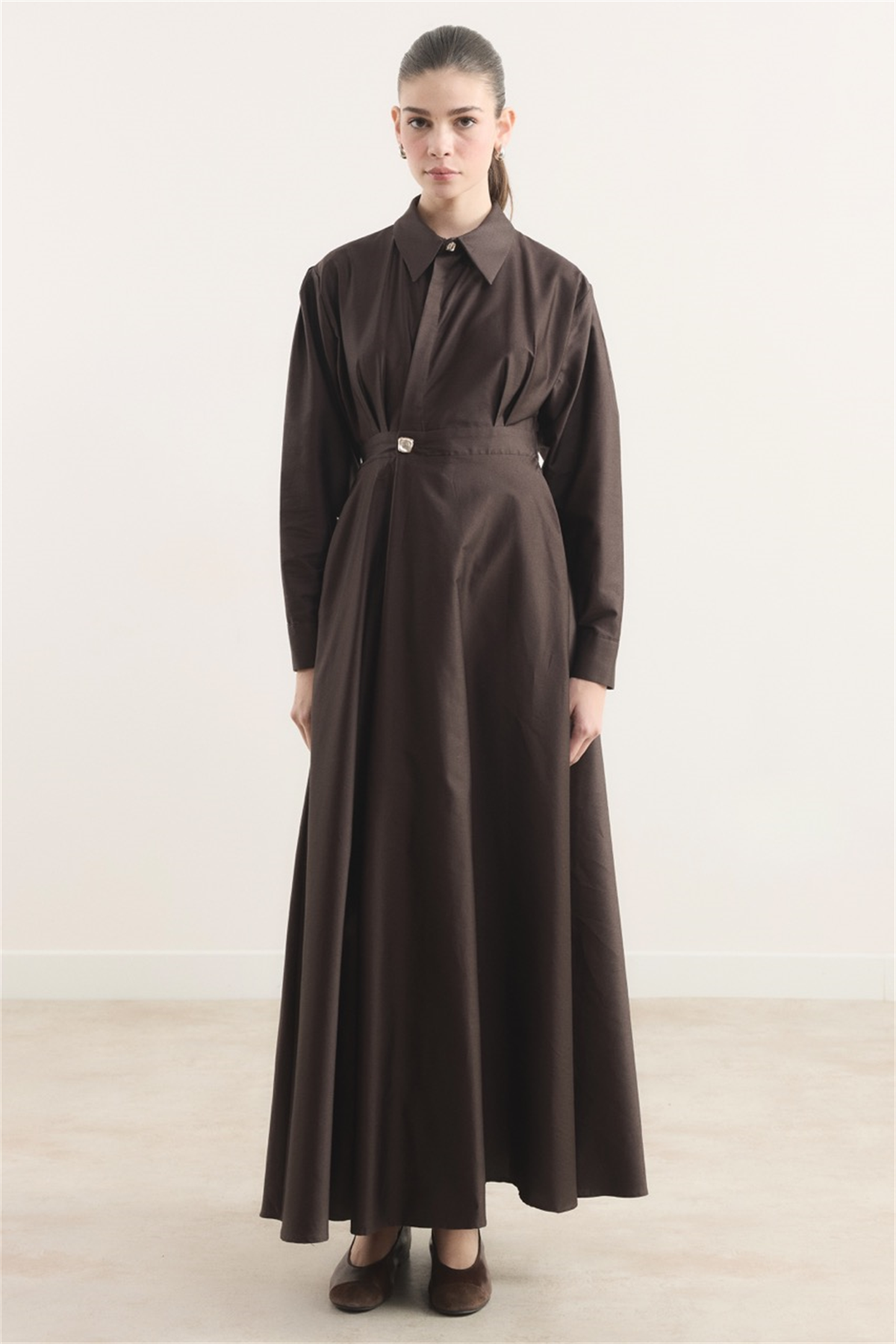 Belden Oturtmalı Compact Saten Elbise - Acı Kahve