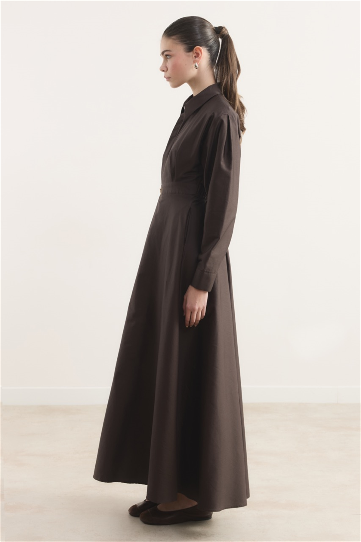 Belden Oturtmalı Compact Saten Elbise - Acı Kahve