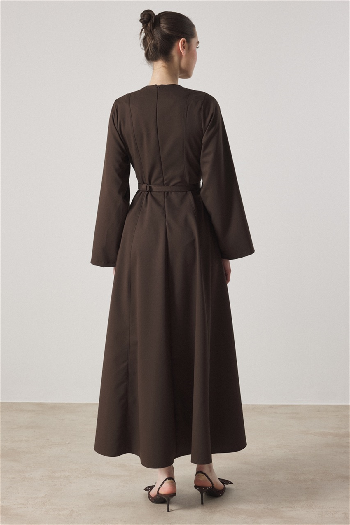 Belden Oturtmalı Kemerli Elbise - Kahve