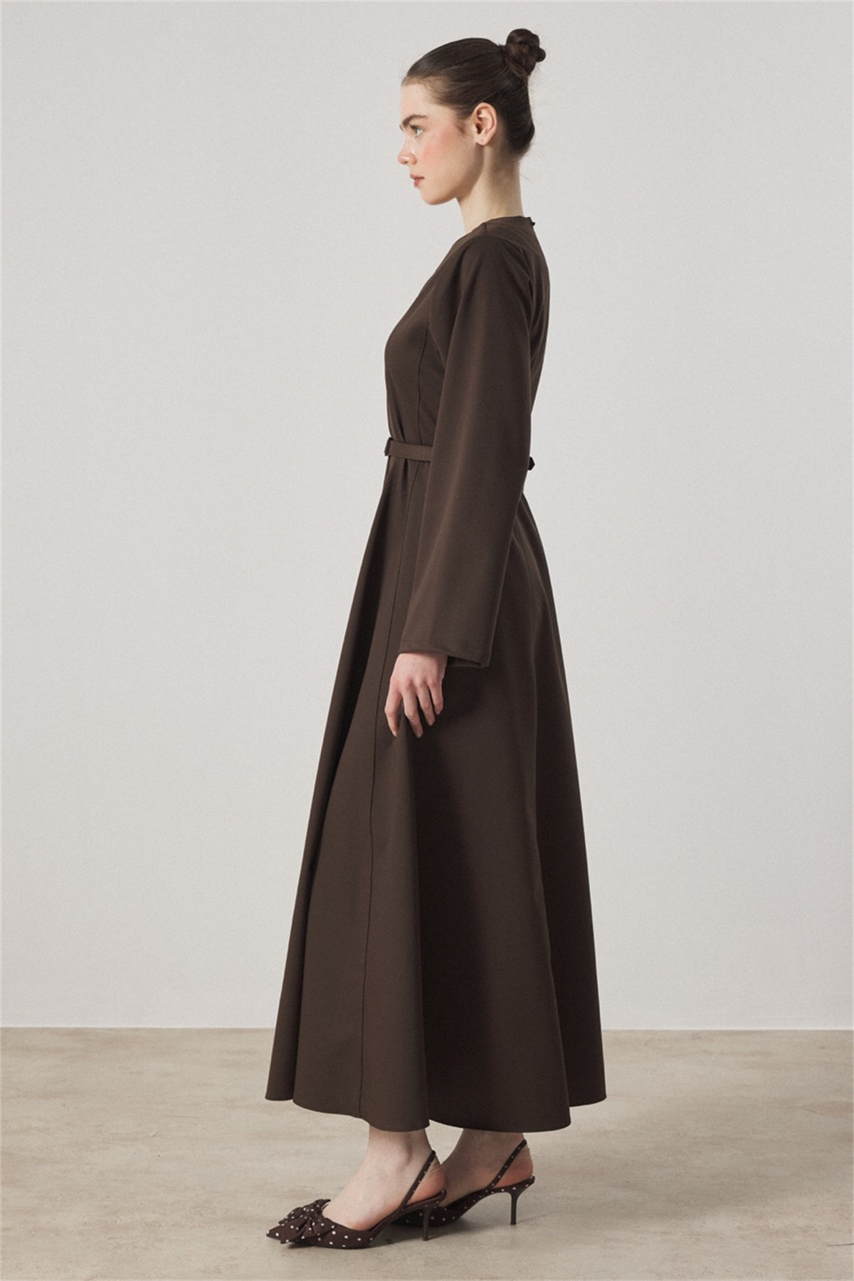 Belden Oturtmalı Kemerli Elbise - Kahve