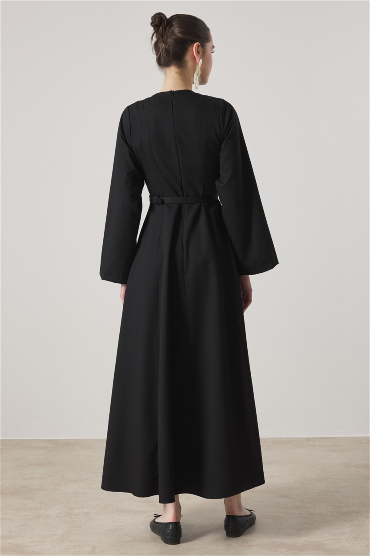 Belden Oturtmalı Kemerli Elbise - Siyah