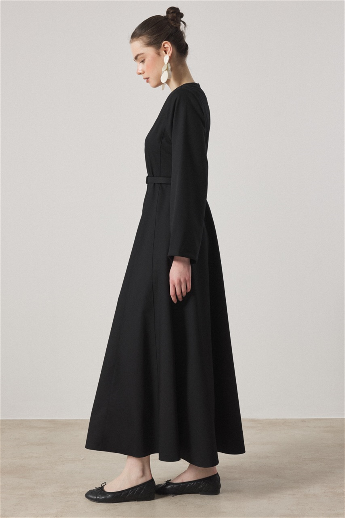 Belden Oturtmalı Kemerli Elbise - Siyah