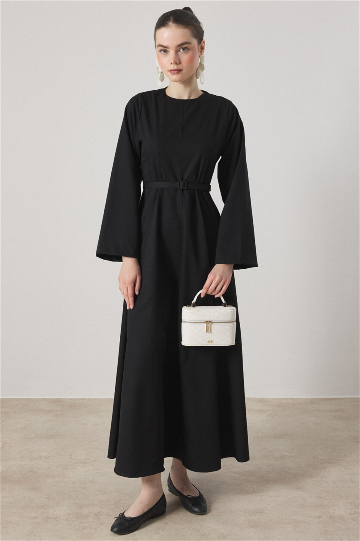 Belden Oturtmalı Kemerli Elbise - Siyah