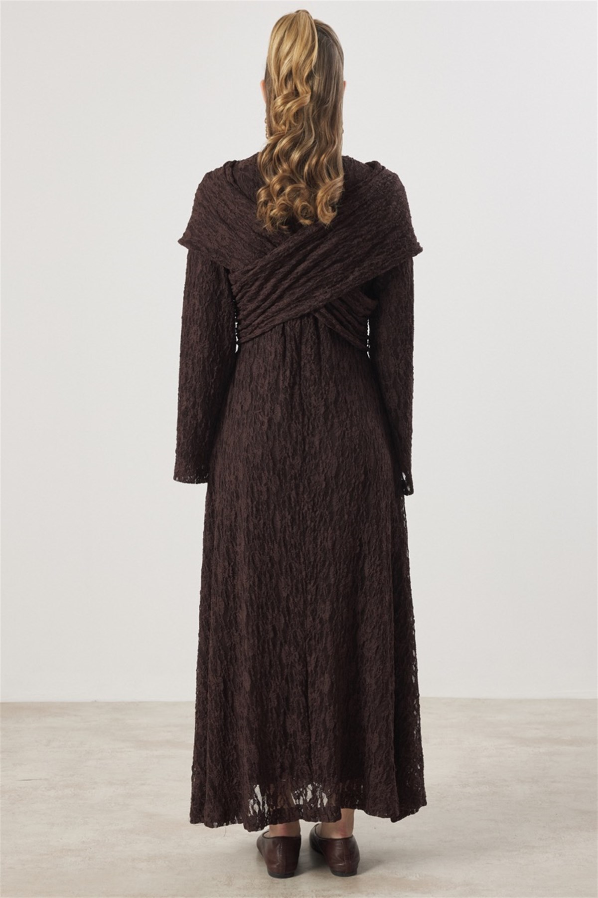 Çapraz Bağlamalı Dantel Elbise - Kahve