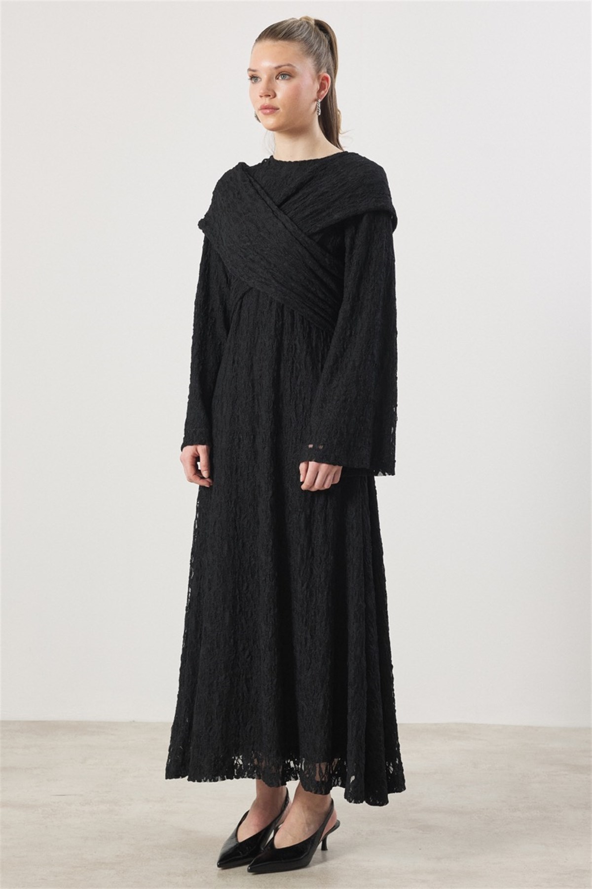 Çapraz Bağlamalı Dantel Elbise - Siyah