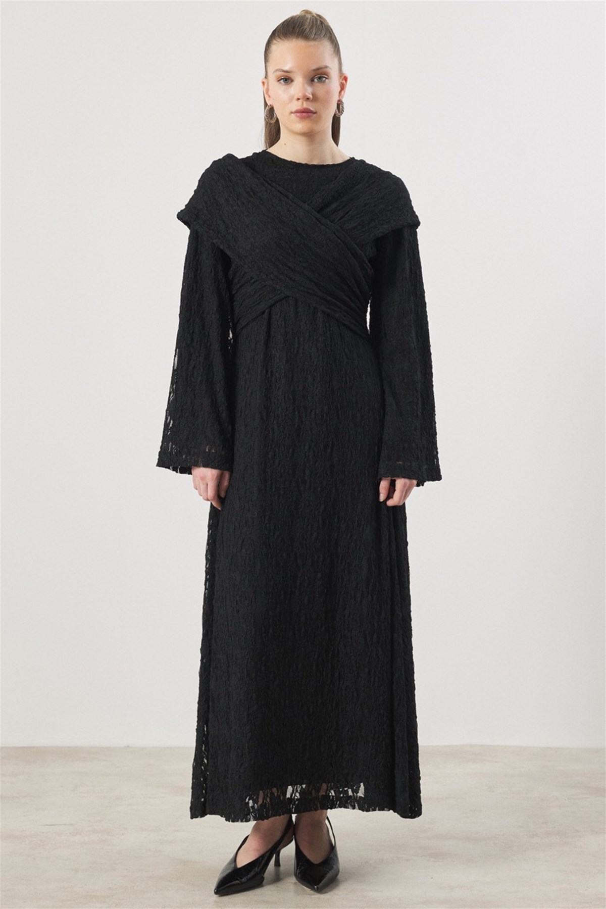 Çapraz Bağlamalı Dantel Elbise - Siyah