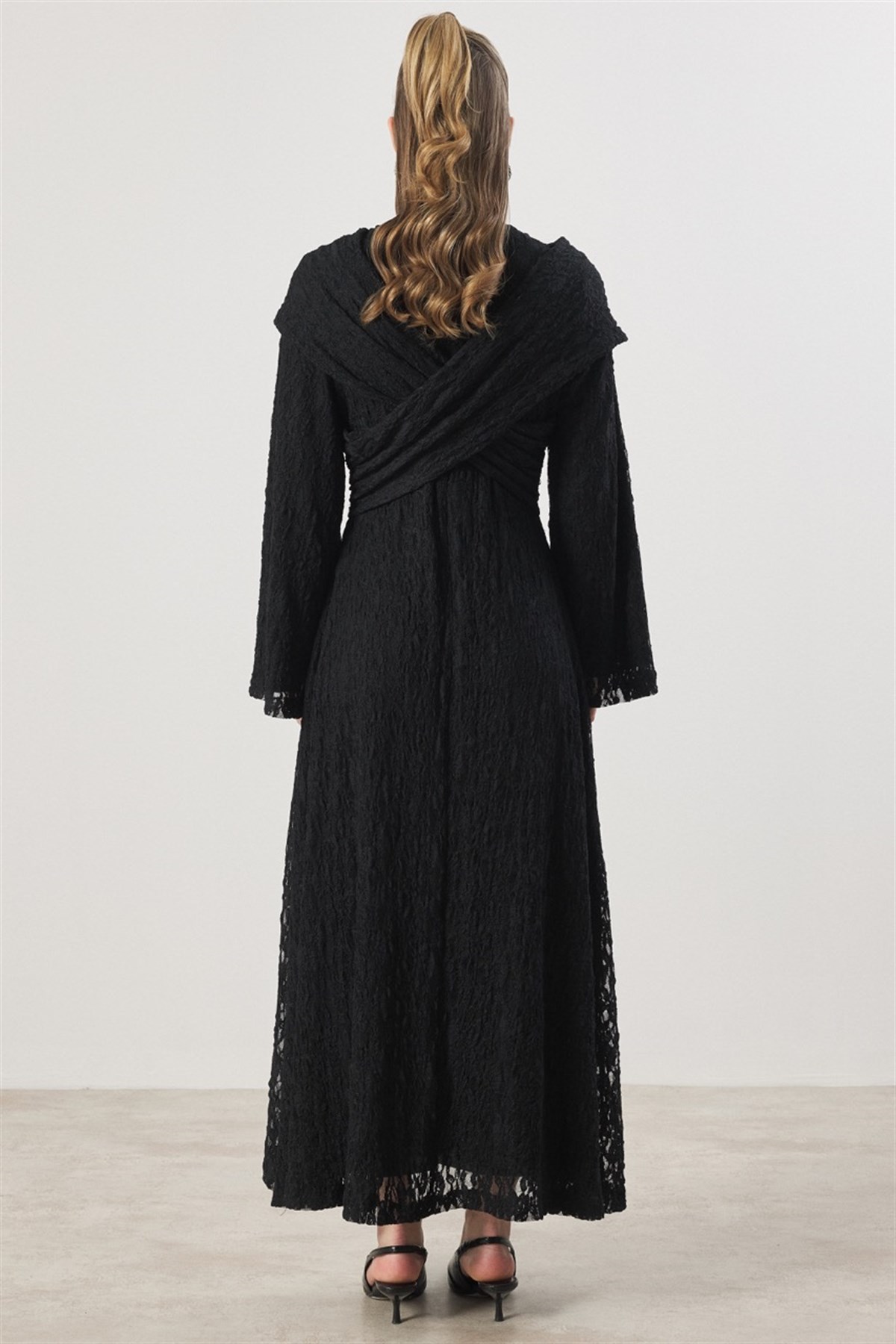 Çapraz Bağlamalı Dantel Elbise - Siyah