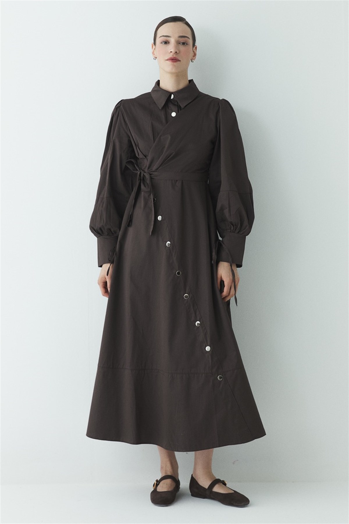 Çıtçıt Detaylı Compact Saten Elbise - Kahve