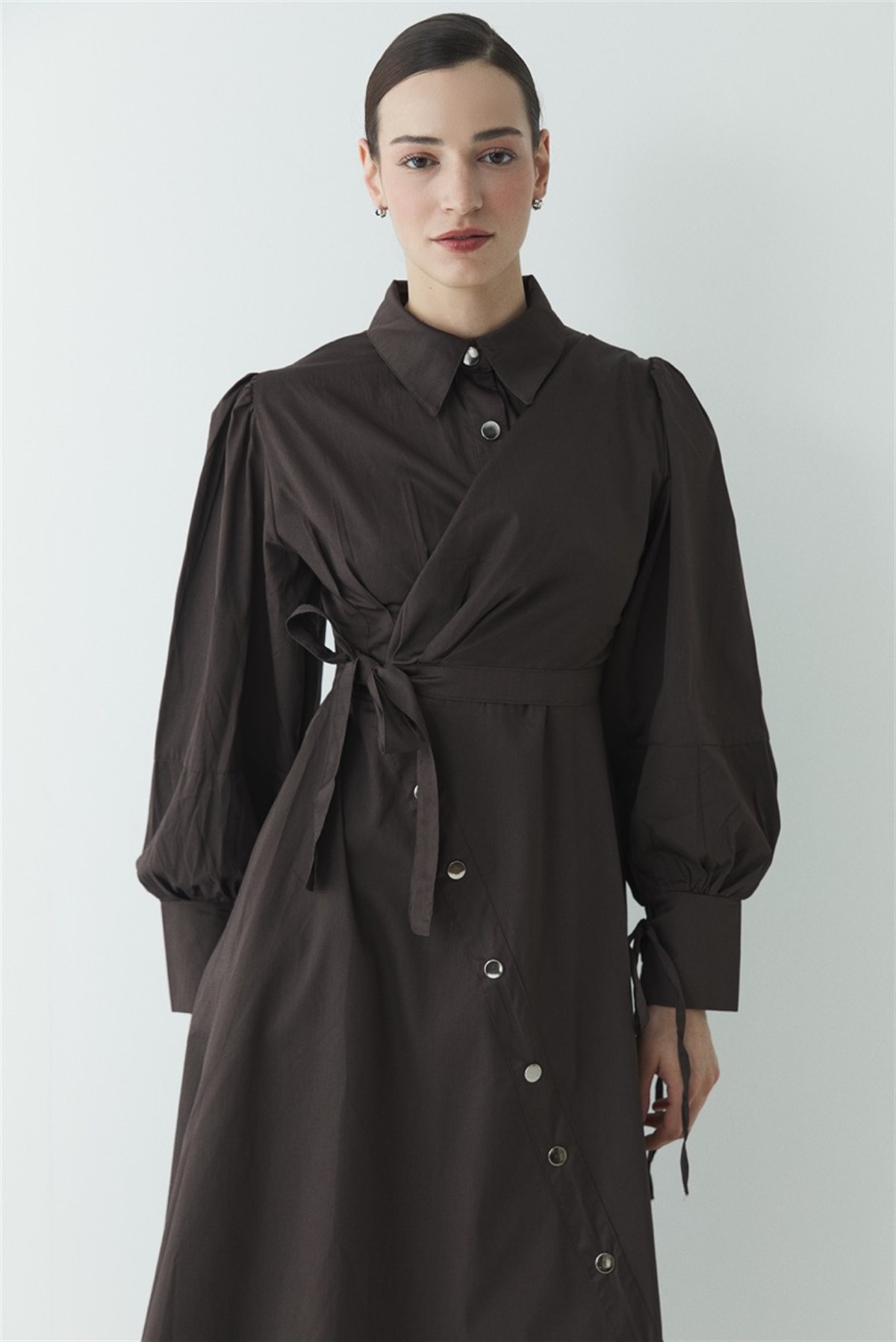 Çıtçıt Detaylı Compact Saten Elbise - Kahve