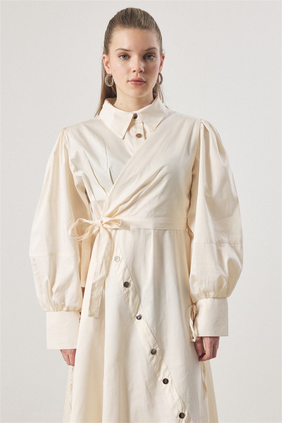 Çıtçıt Detaylı Compact Saten Elbise - Krem