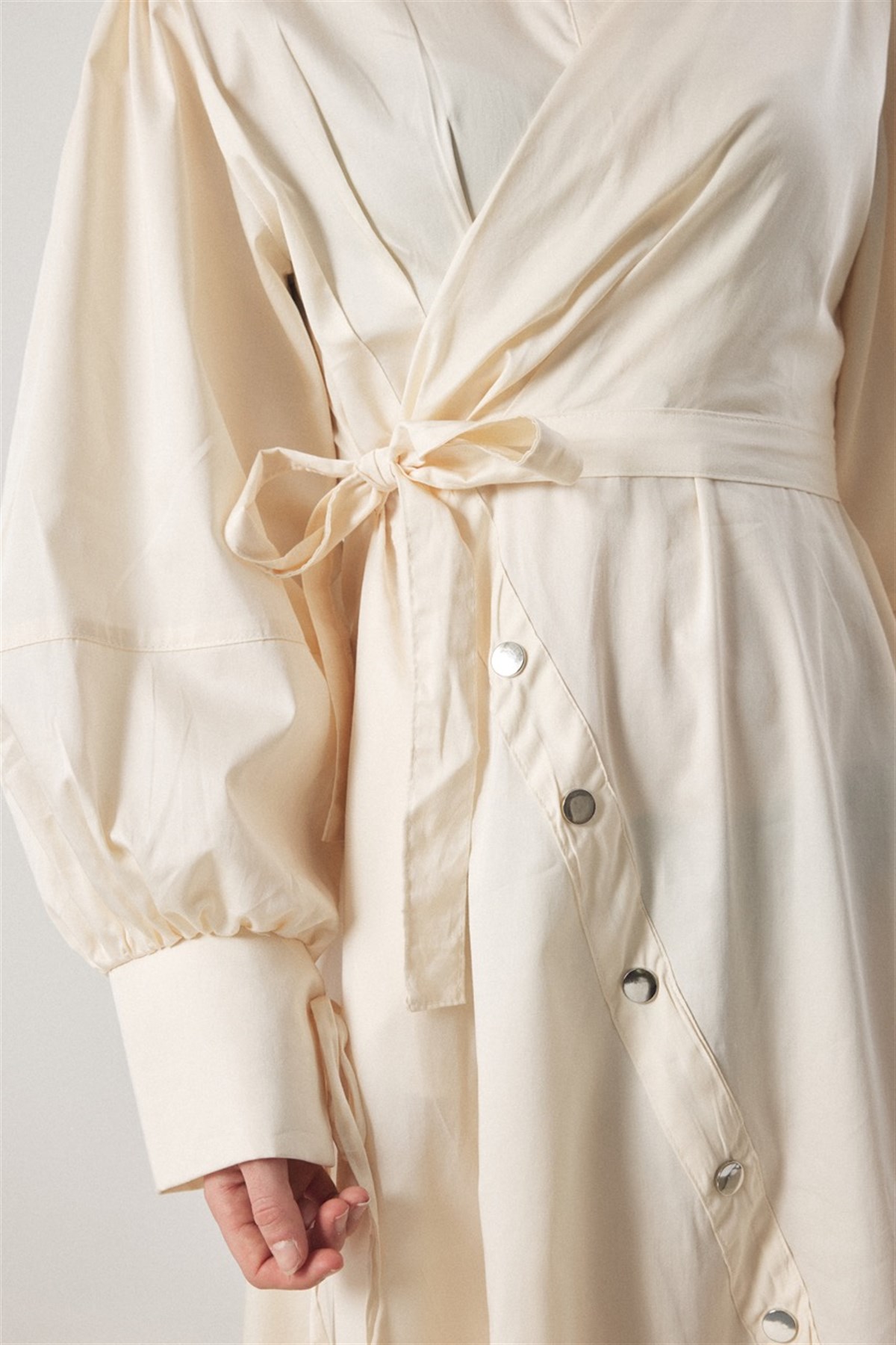 Çıtçıt Detaylı Compact Saten Elbise - Krem