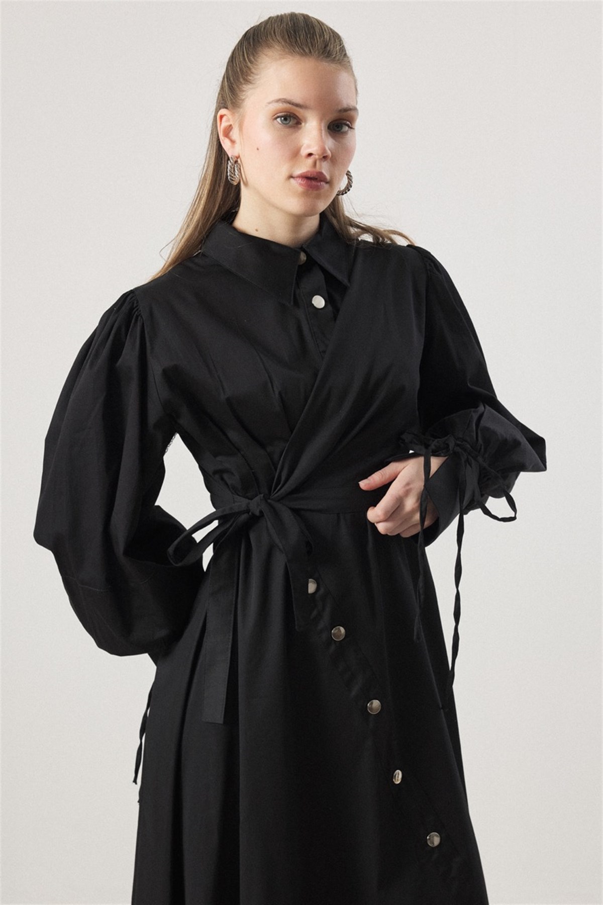 Çıtçıt Detaylı Compact Saten Elbise - Siyah