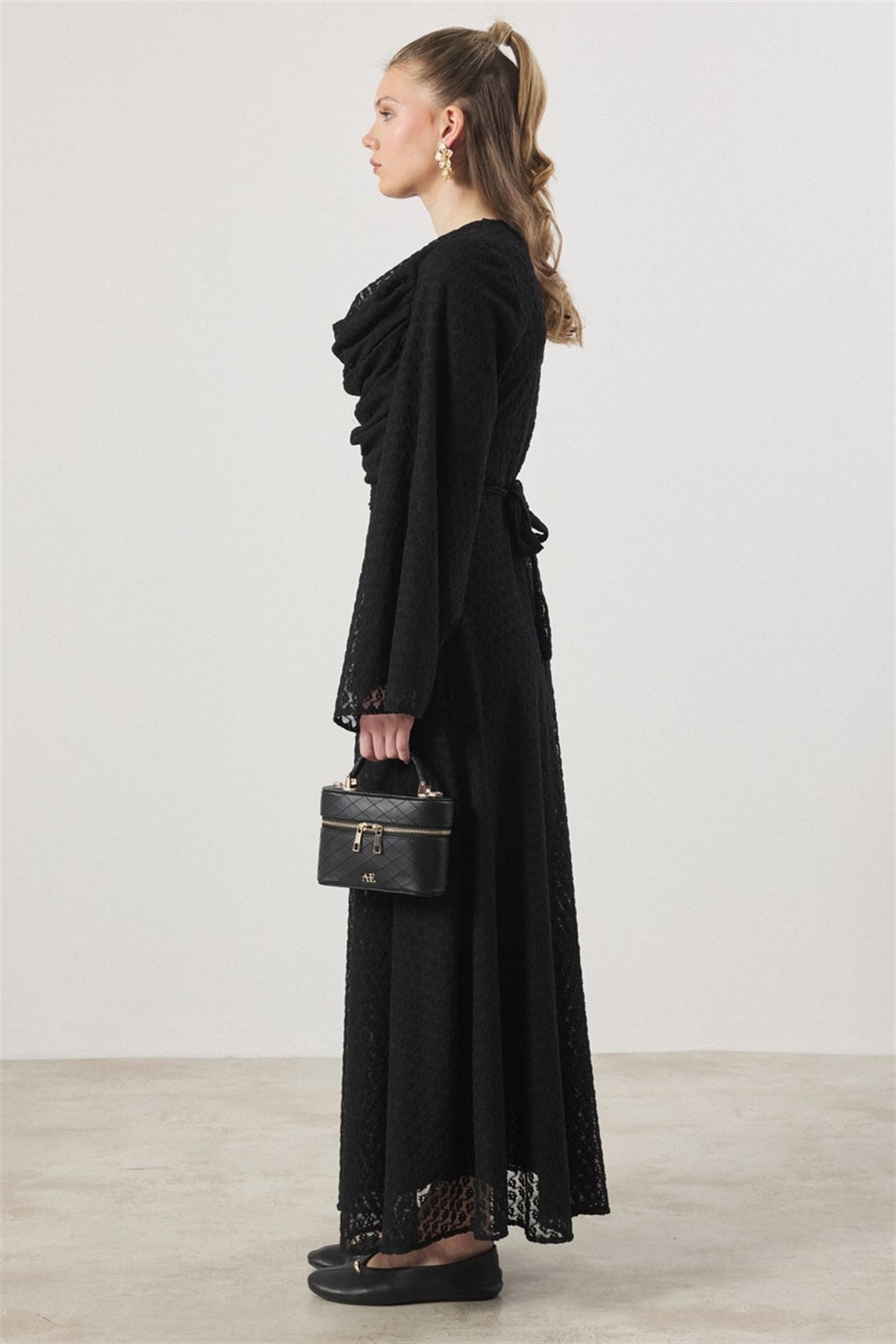 Degaje Yaka Dantel Elbise - Siyah