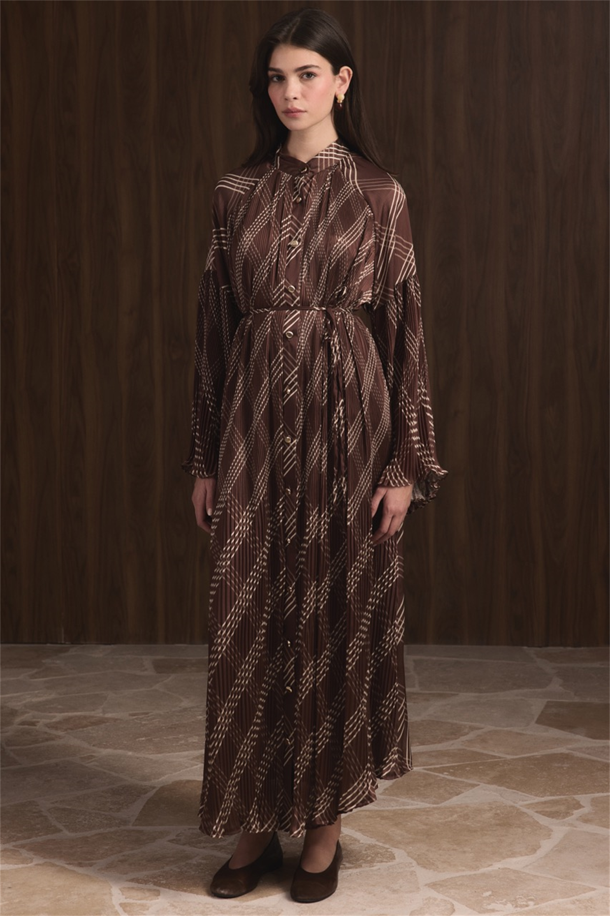 Dik Piliseli Saten Elbise - Kahve