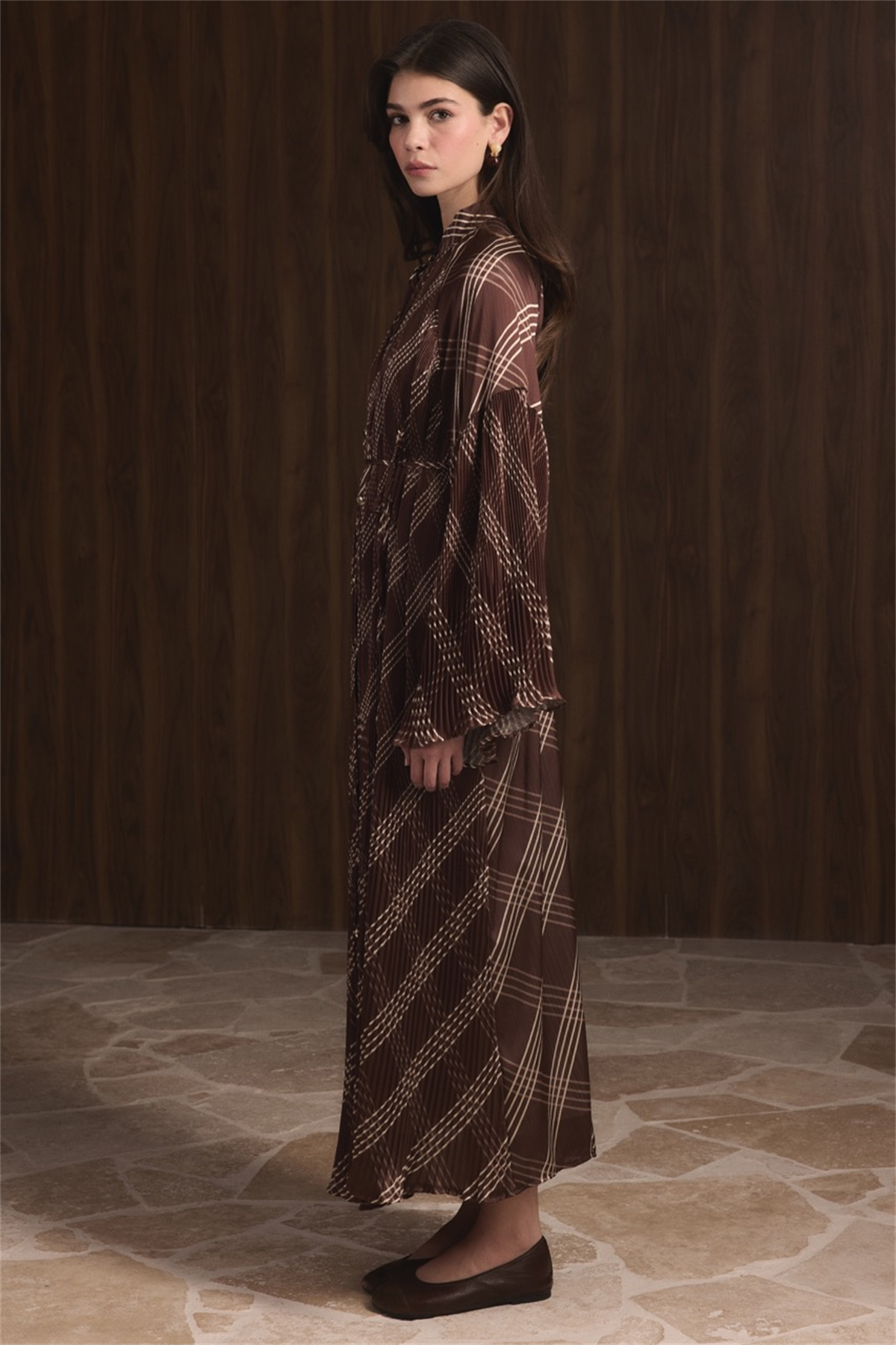 Dik Piliseli Saten Elbise - Kahve