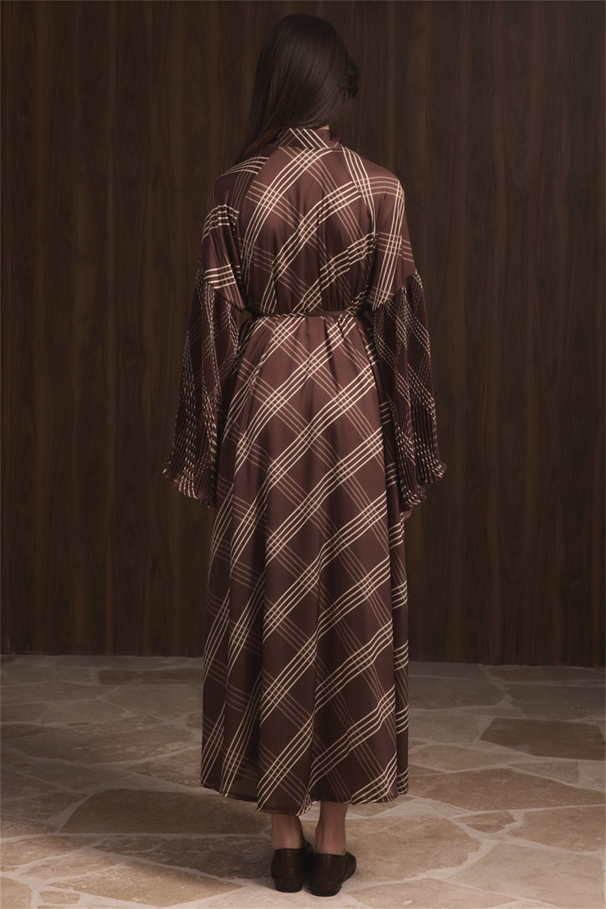 Dik Piliseli Saten Elbise - Kahve