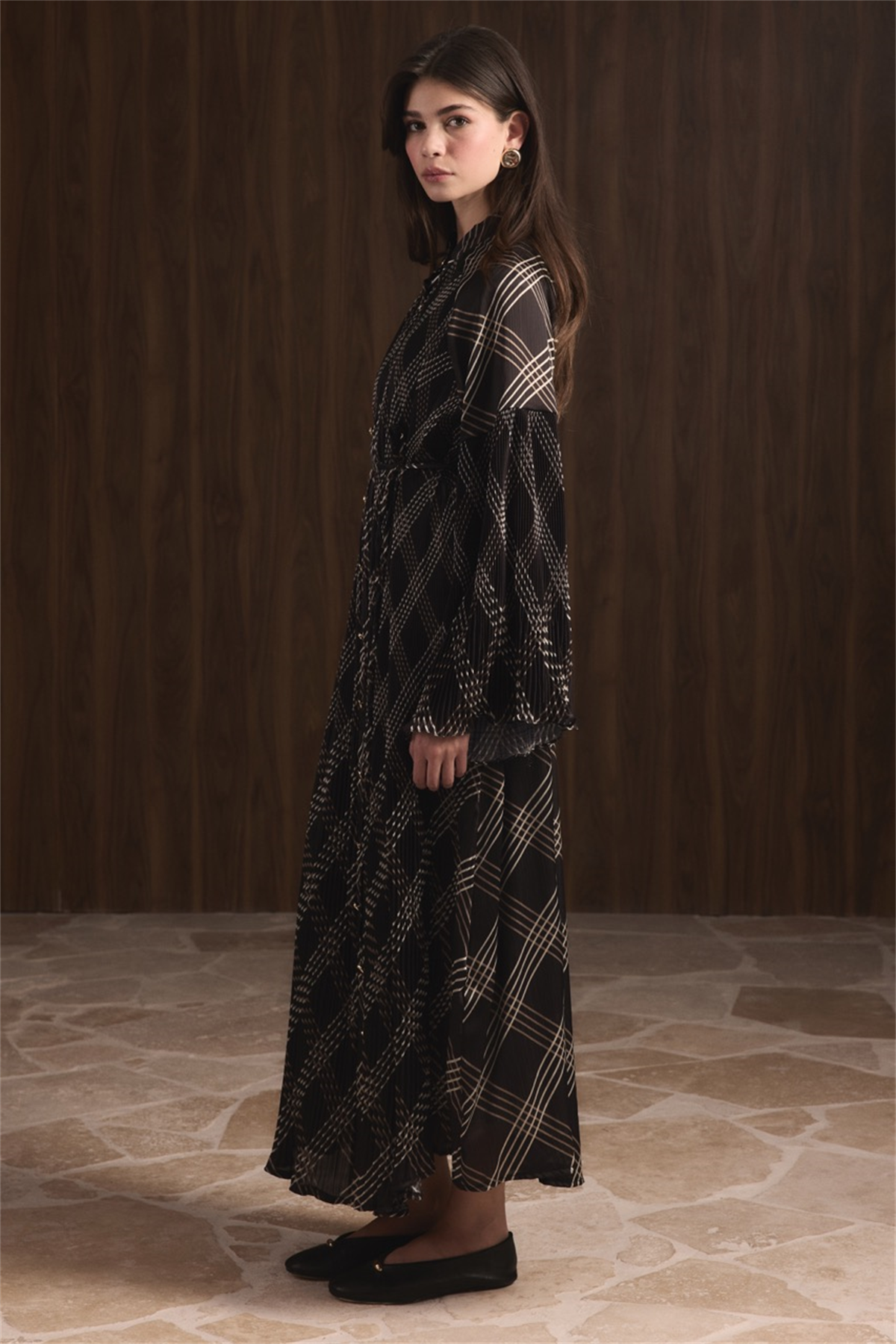 Dik Piliseli Saten Elbise - Siyah