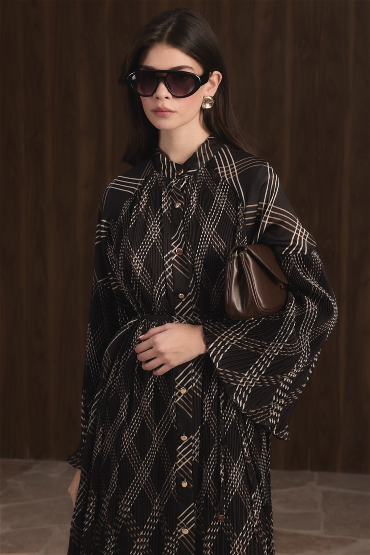 Dik Piliseli Saten Elbise - Siyah