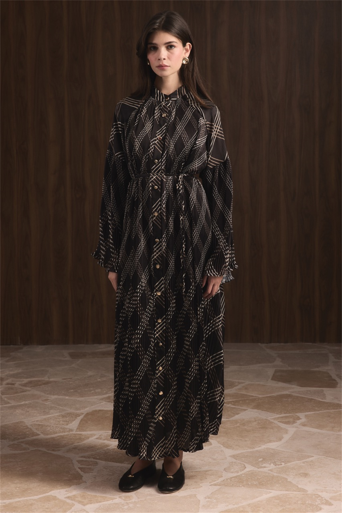 Dik Piliseli Saten Elbise - Siyah