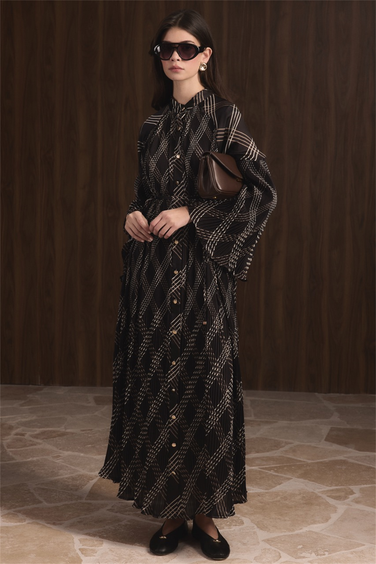 Dik Piliseli Saten Elbise - Siyah