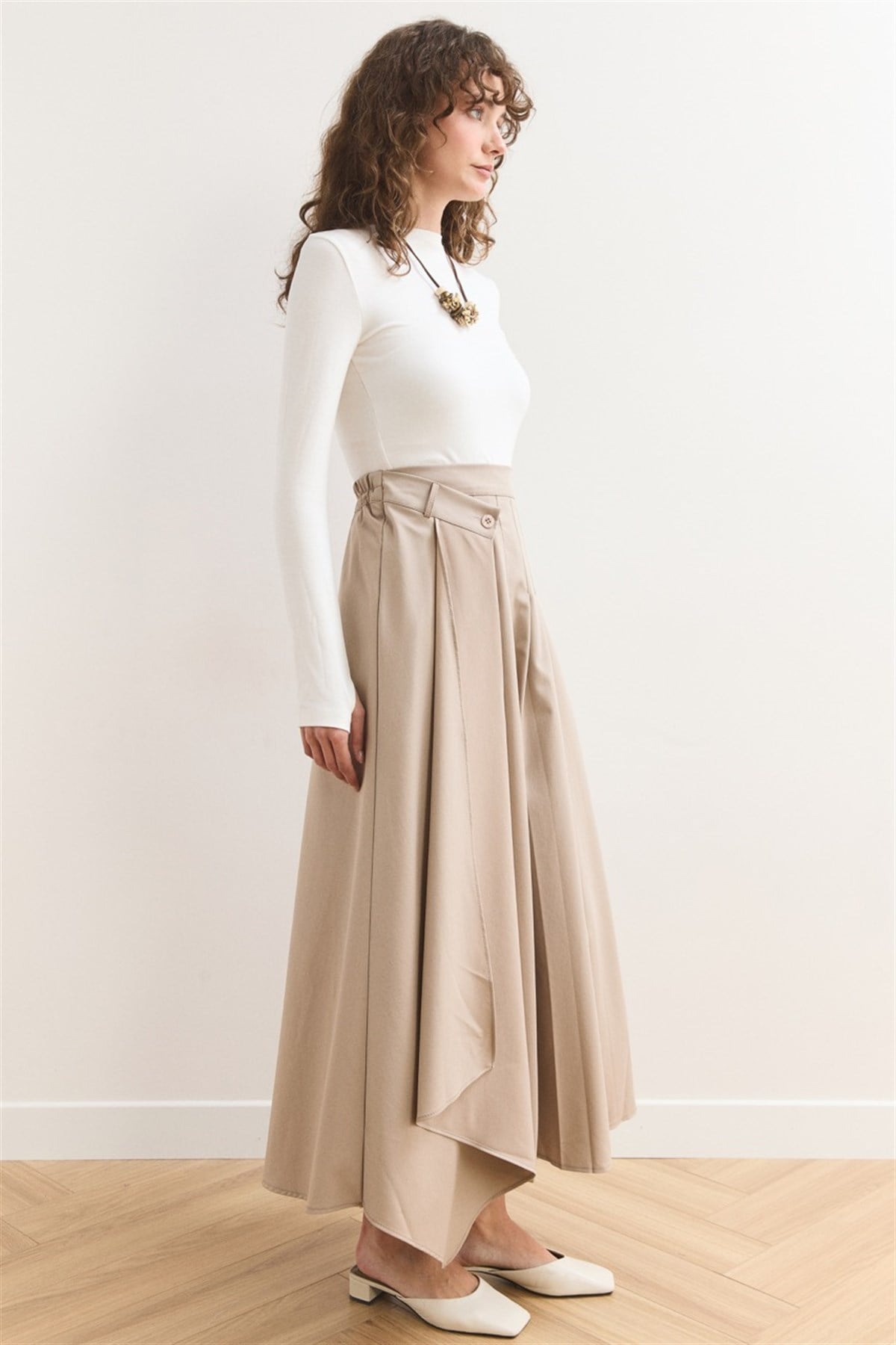 Düğme Detaylı Pileli Etek - Bej